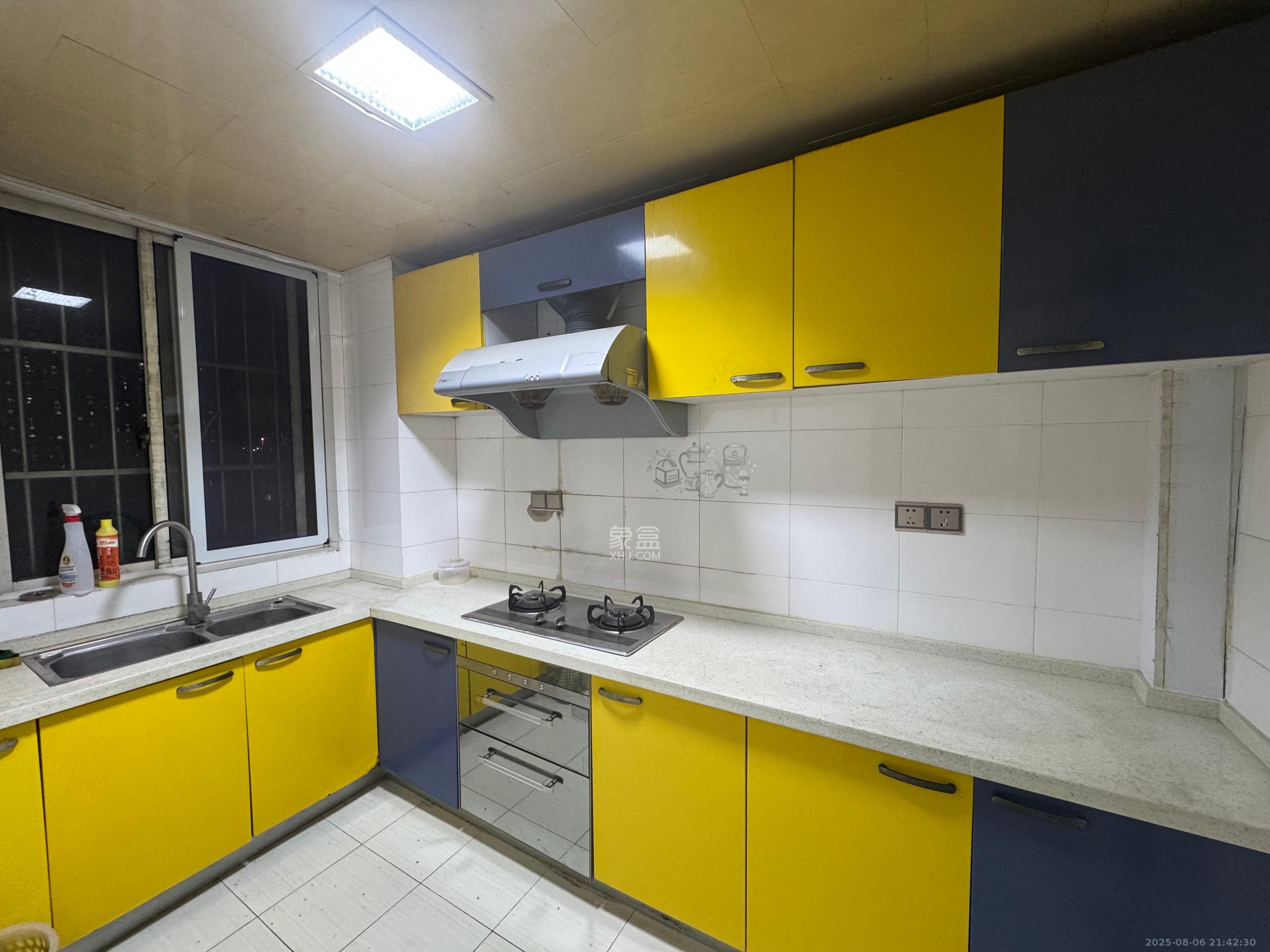 运通馨苑 3室2厅2卫 2500.0元/月 运通馨苑 3室2厅2卫 2500.0元/月室内图