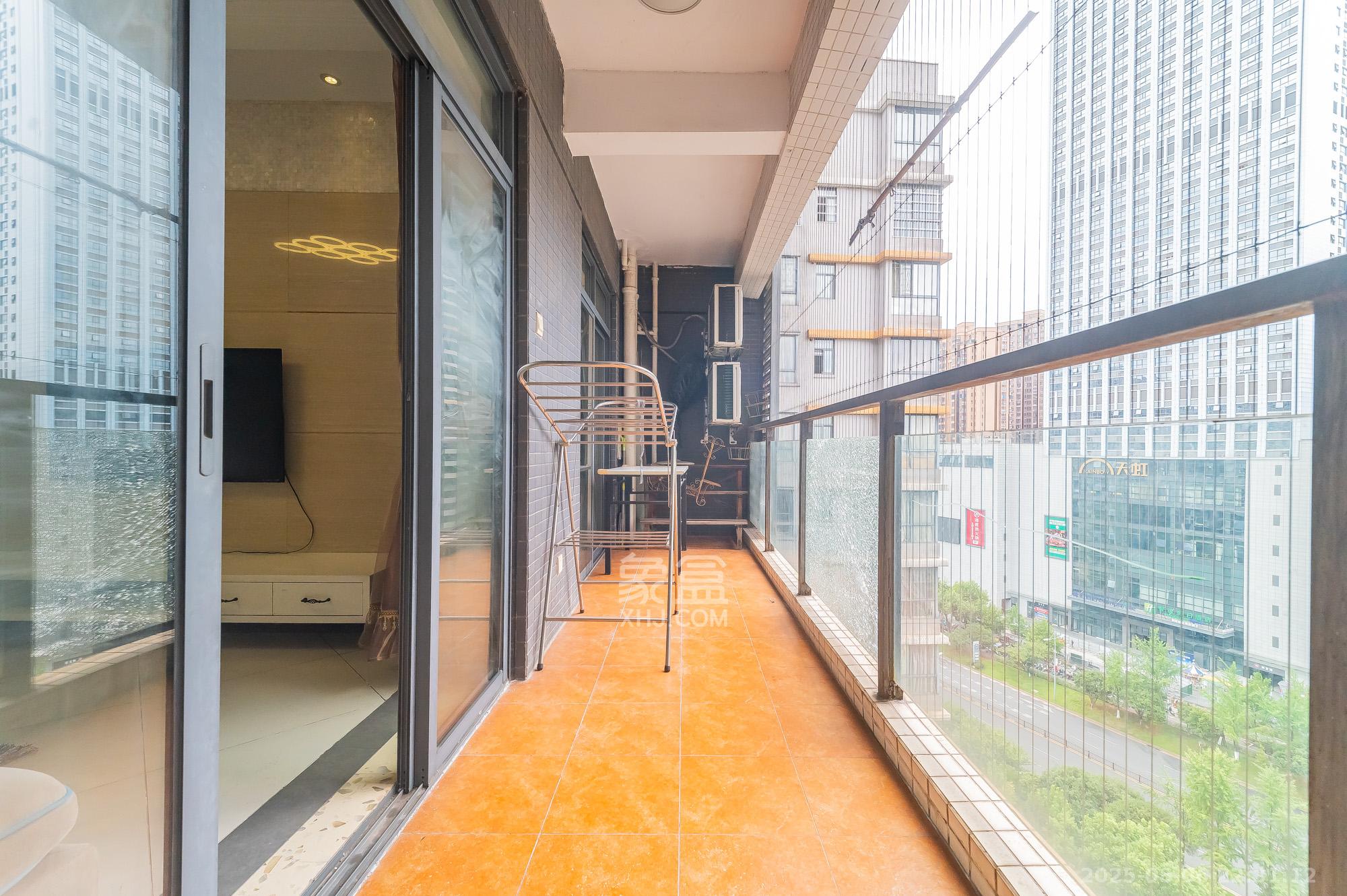 恒基凯旋门一二期 4室2厅2卫 108.8万 恒基凯旋门一二期 4室2厅2卫 108.8万阳台