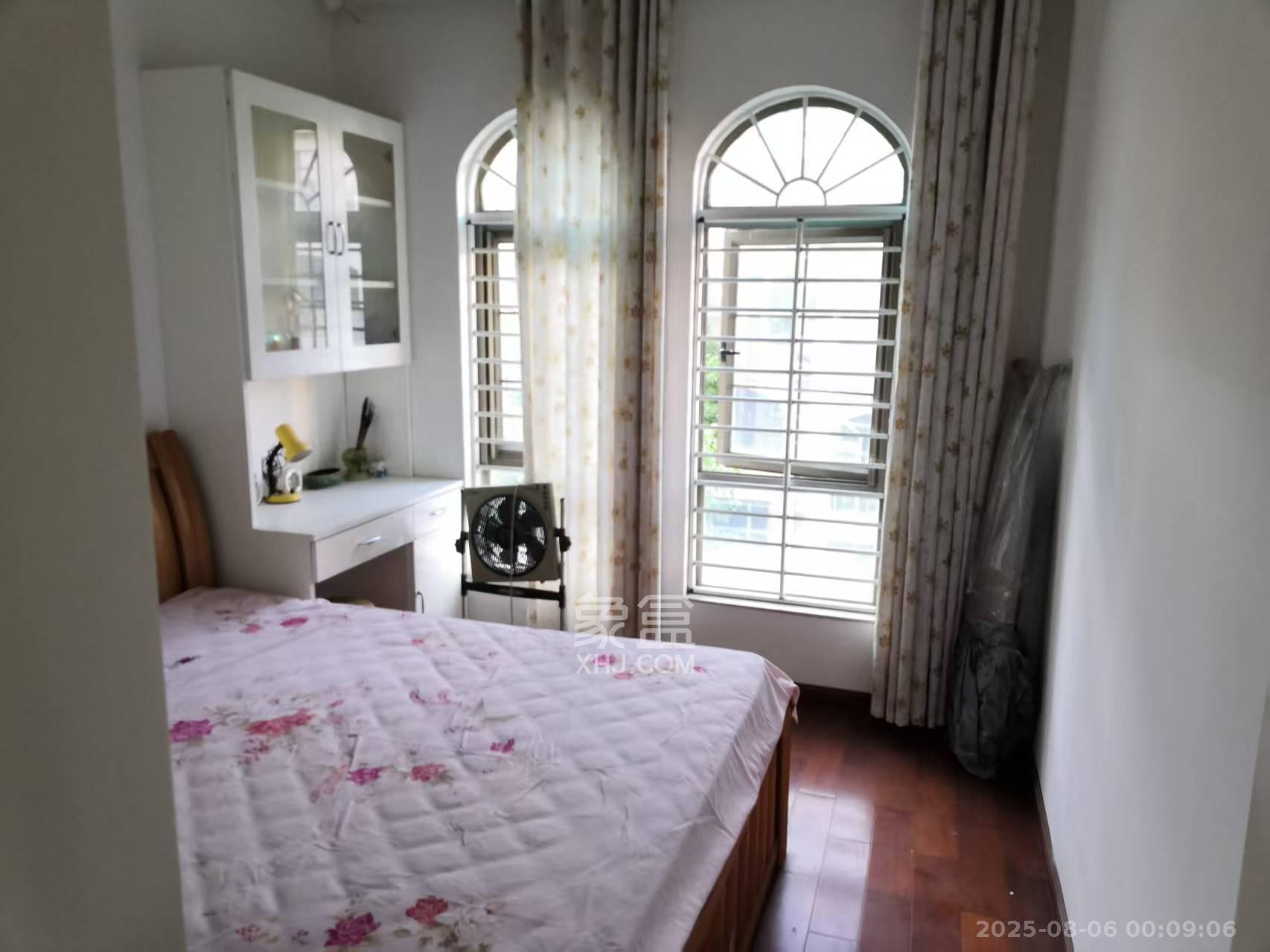 卓越蔚蓝海岸一期 3室2厅2卫 3200.0元/月 卓越蔚蓝海岸一期 3室2厅2卫 3200.0元/月室内图