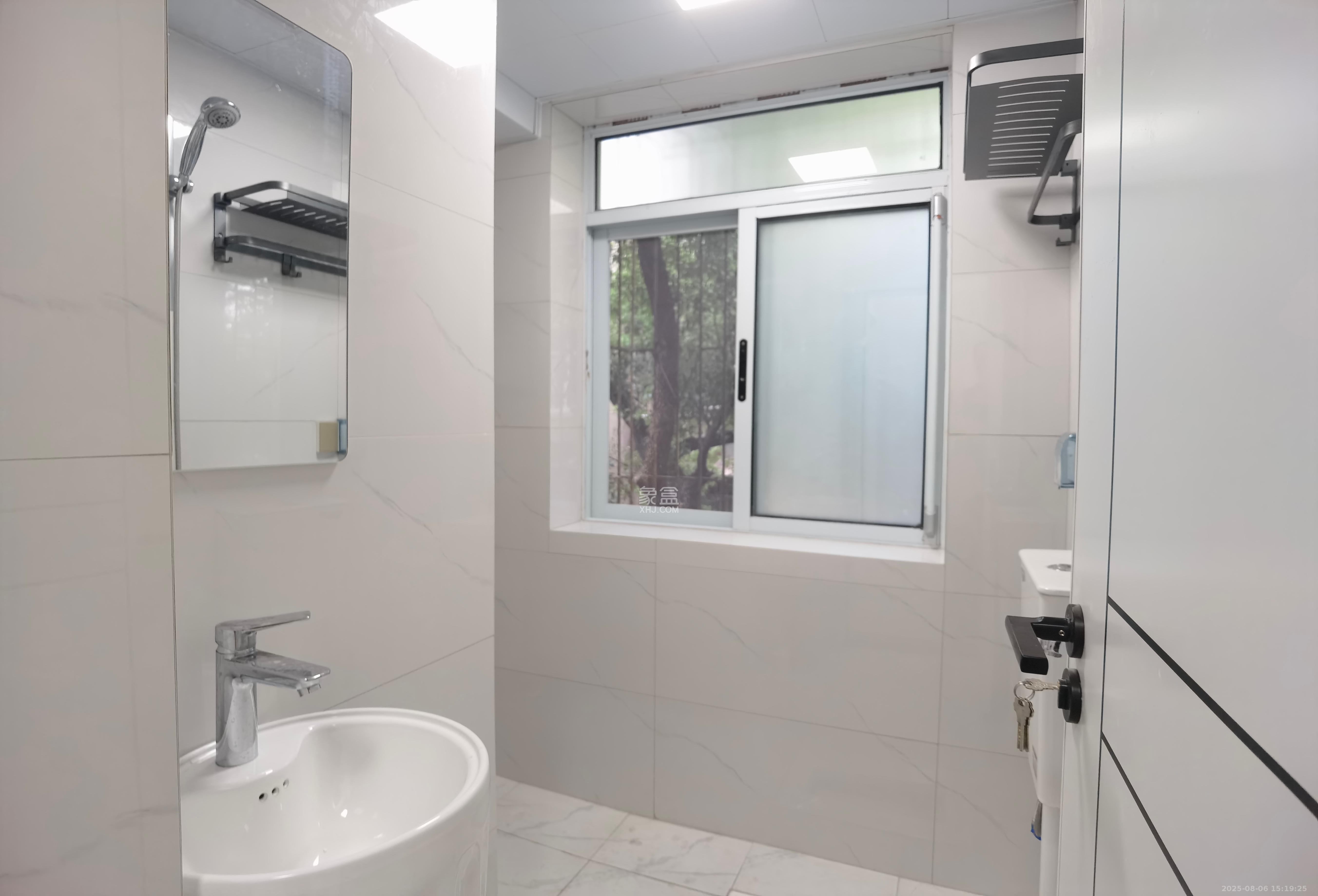 省水院宿舍  4室2厅1卫    4000.0元/月 省水院宿舍  4室2厅1卫    4000.0元/月室内图