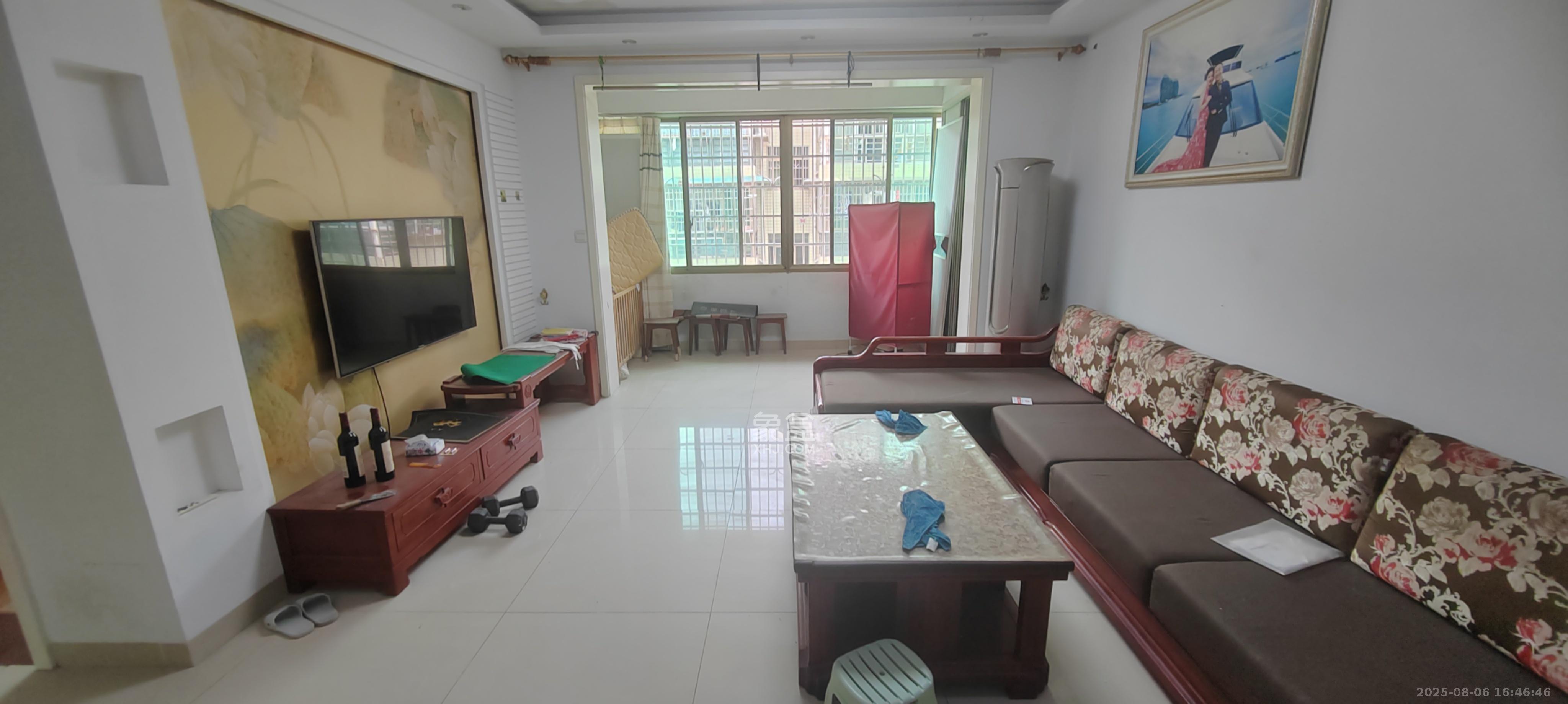 青青家园  3室2厅2卫    1600.0元/月室内图