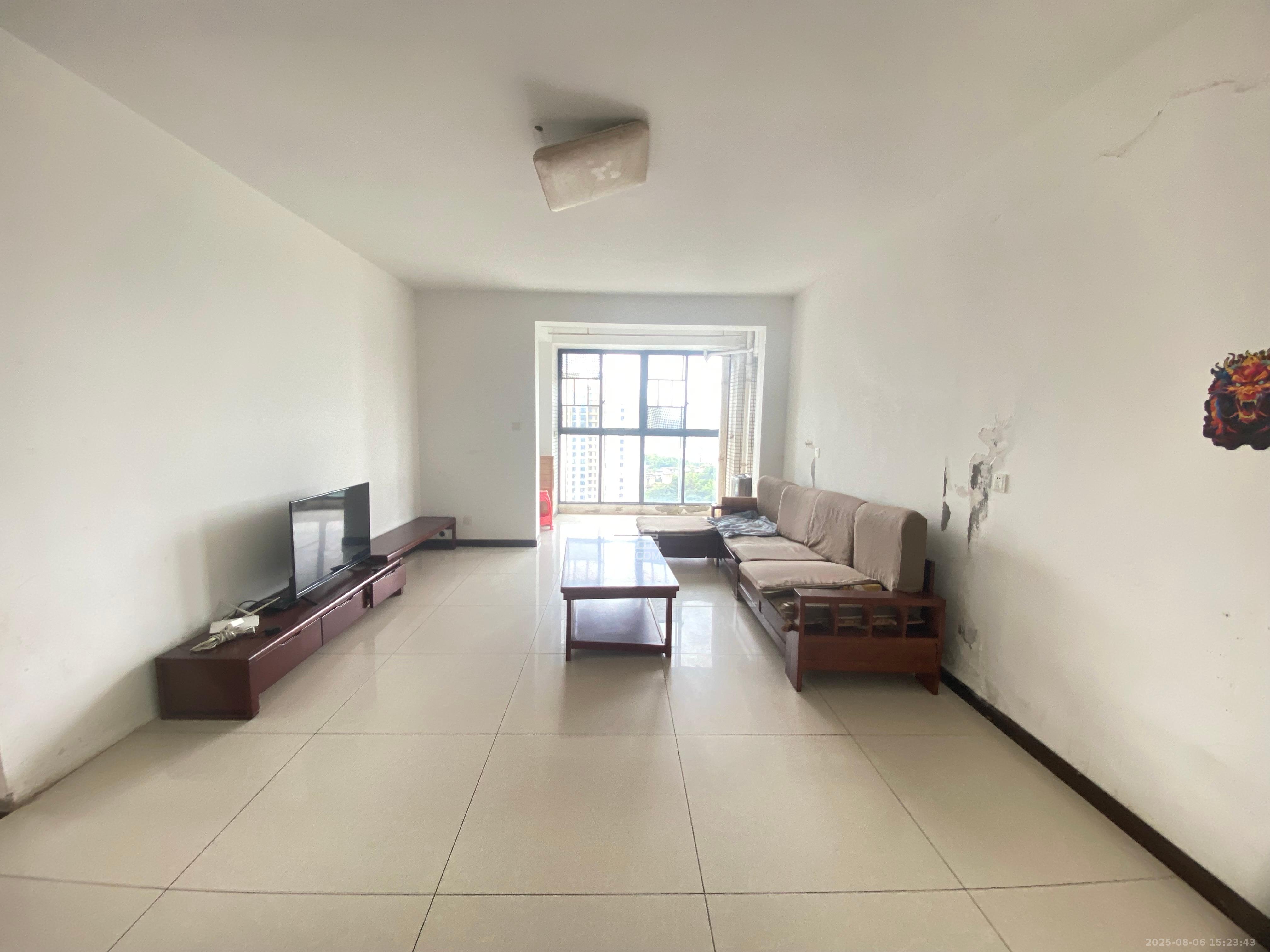 极目楚天 5室2厅2卫 2800.0元/月 极目楚天 5室2厅2卫 2800.0元/月室内图