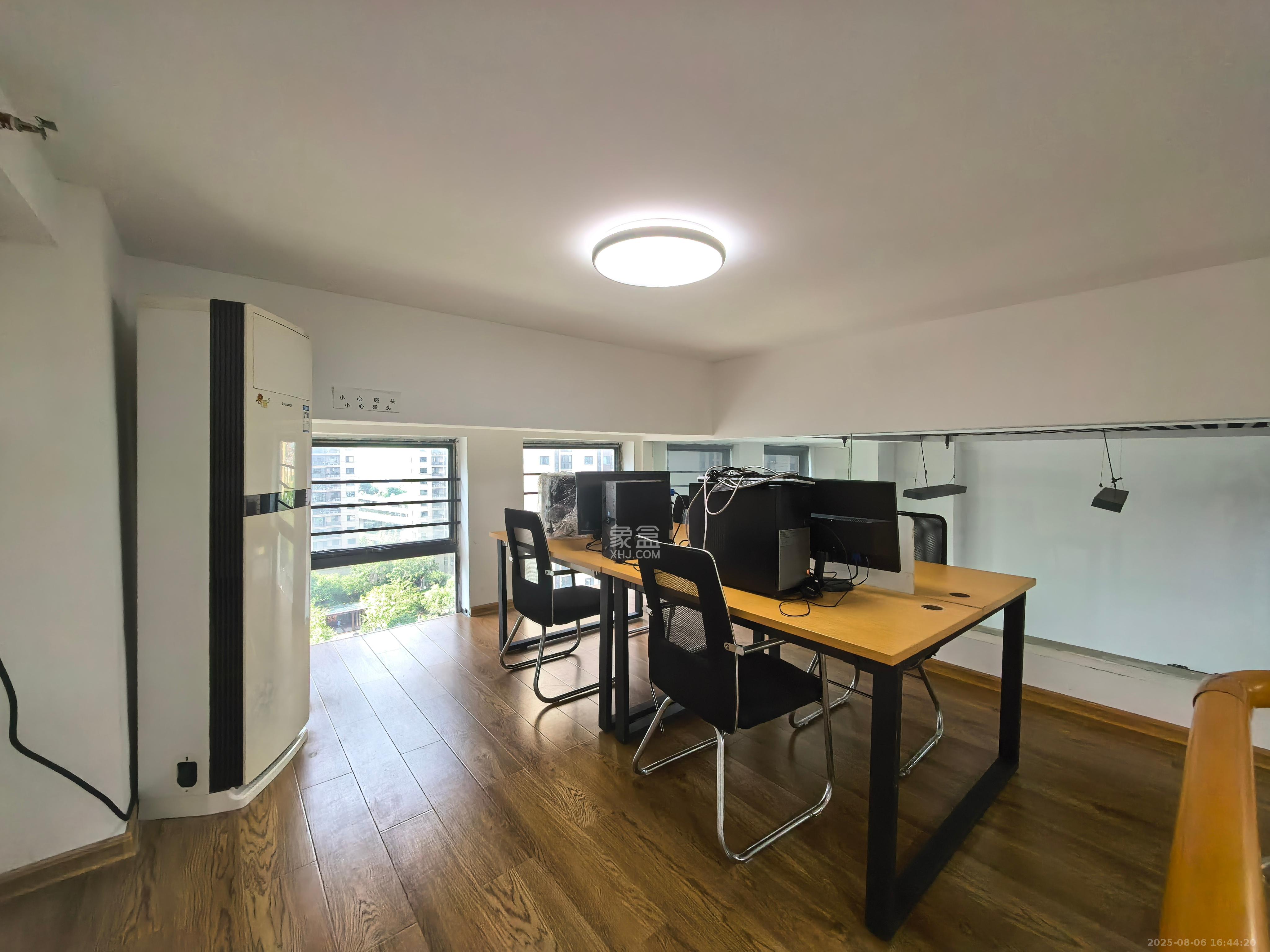 华润置地广场二期 2室2厅1卫 3500.0元/月 华润置地广场二期 2室2厅1卫 3500.0元/月室内图