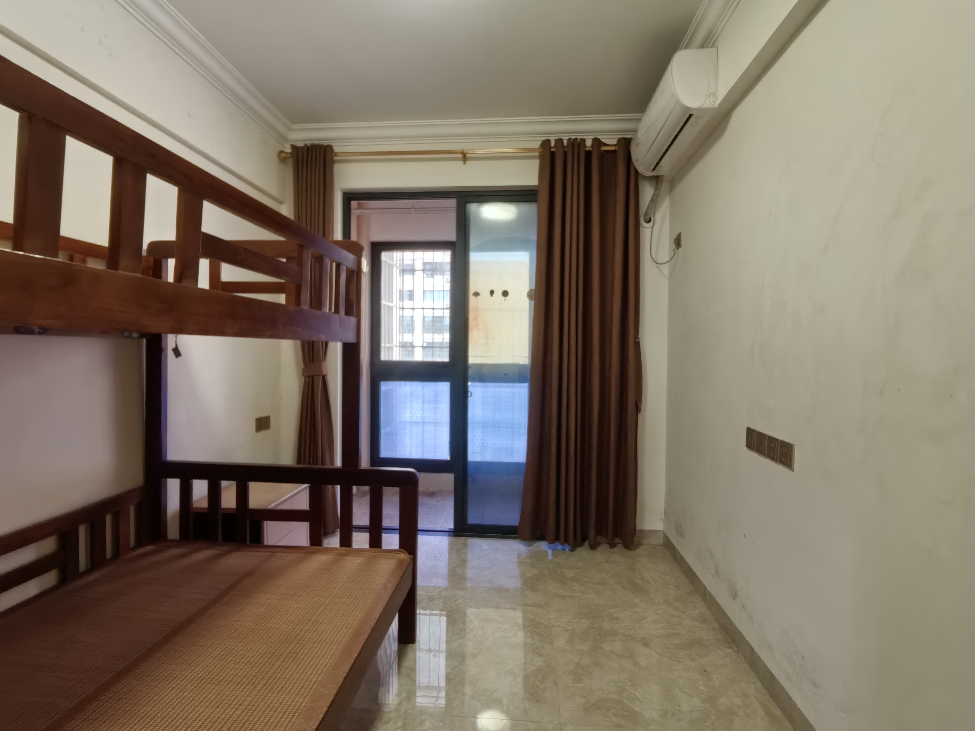 盛泰佳园  2室1厅1卫    2600.0元/月 盛泰佳园  2室1厅1卫    2600.0元/月室内图