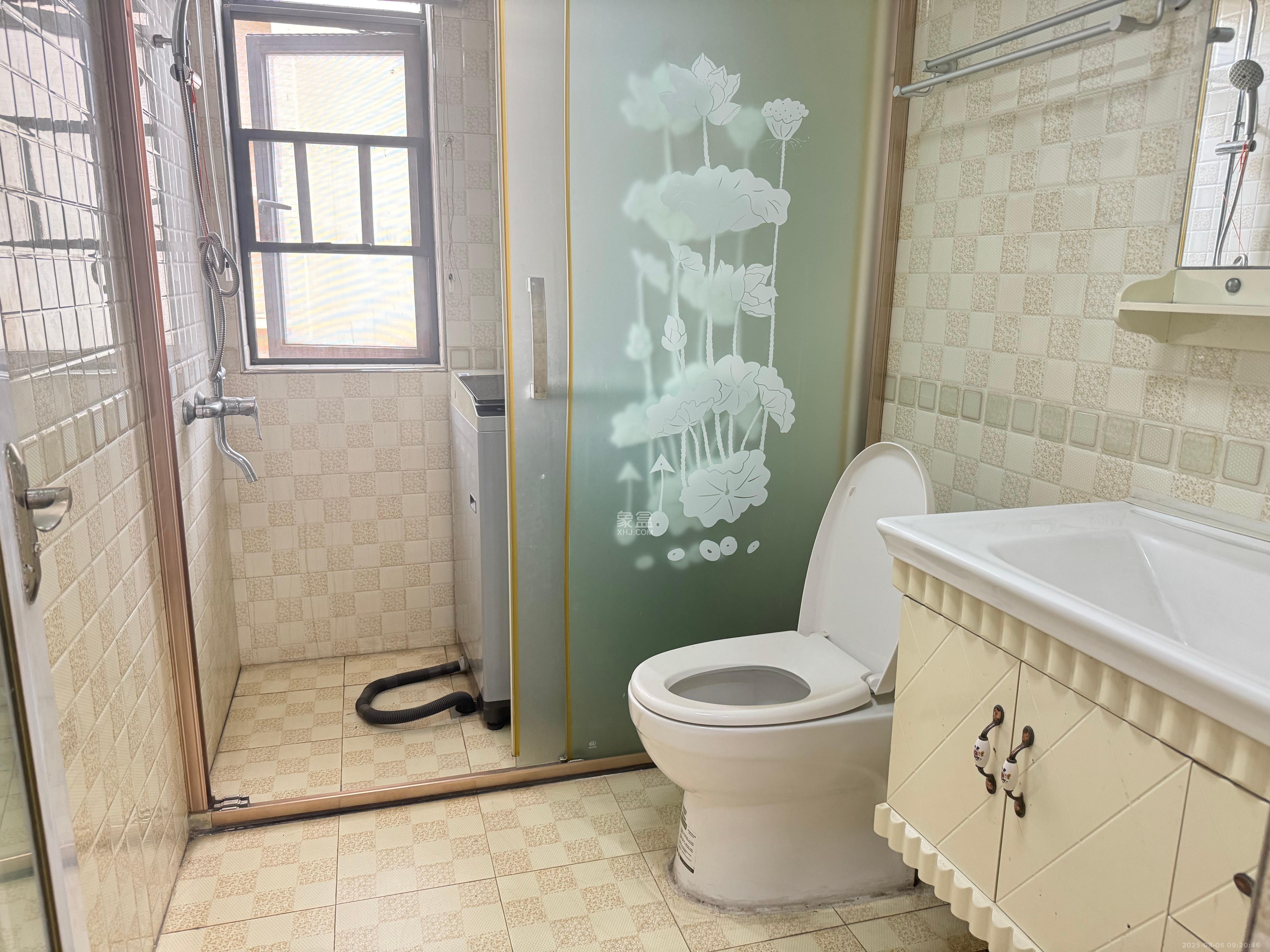 蓝山郡  4室2厅1卫    2500.0元/月室内图