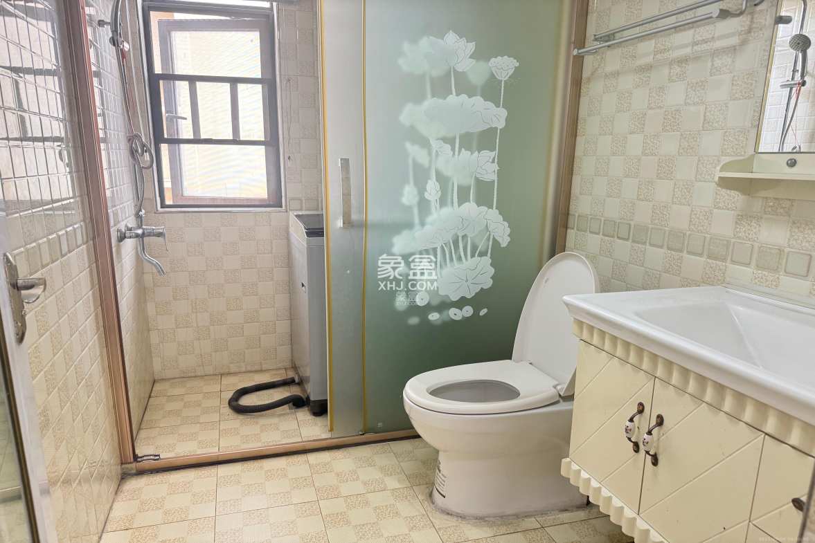 蓝山郡 4室2厅1卫 2500.0元/月 蓝山郡 4室2厅1卫 2500.0元/月室内图