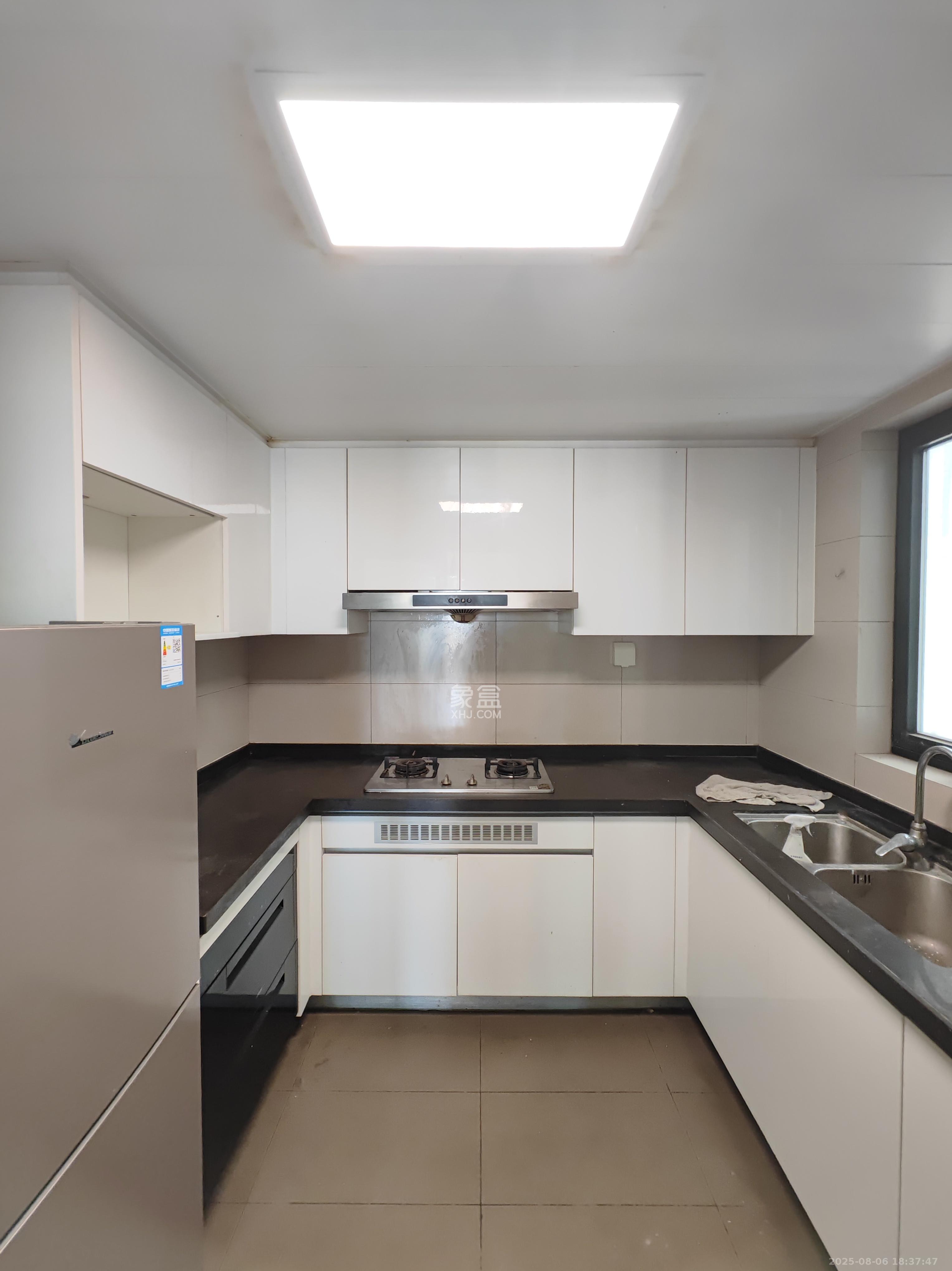 时代年华 3室2厅2卫 1900.0元/月 时代年华 3室2厅2卫 1900.0元/月室内图