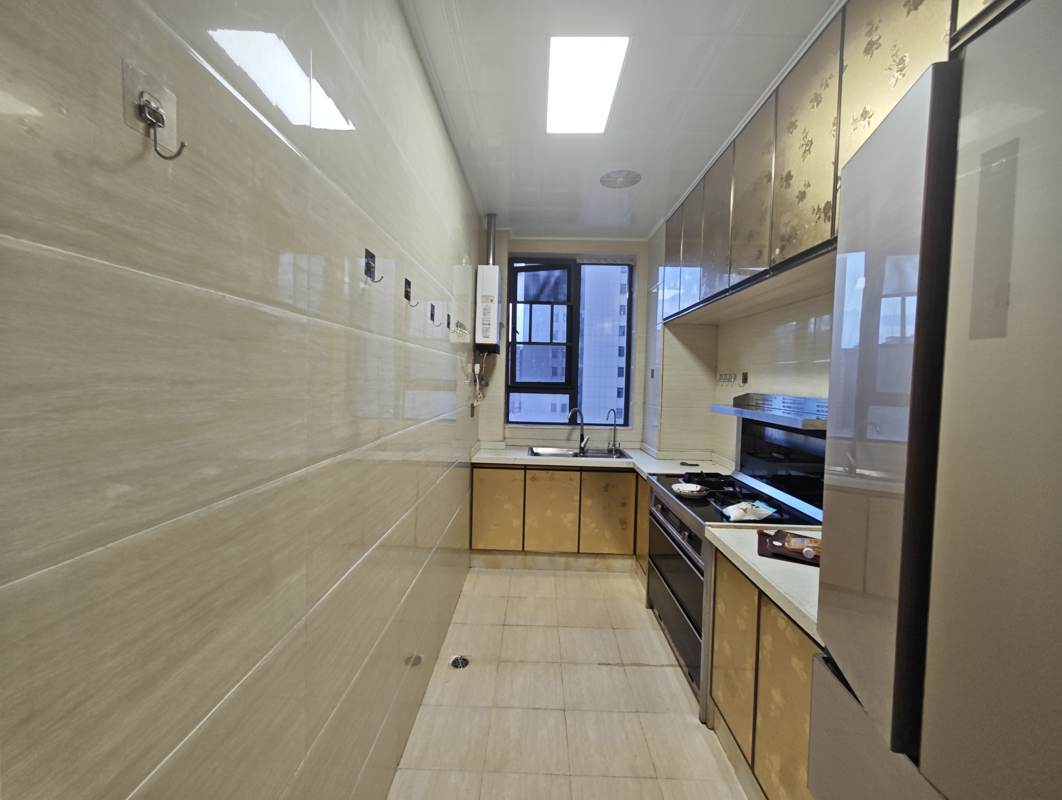 百弘学府城  3室2厅2卫    1800.0元/月室内图