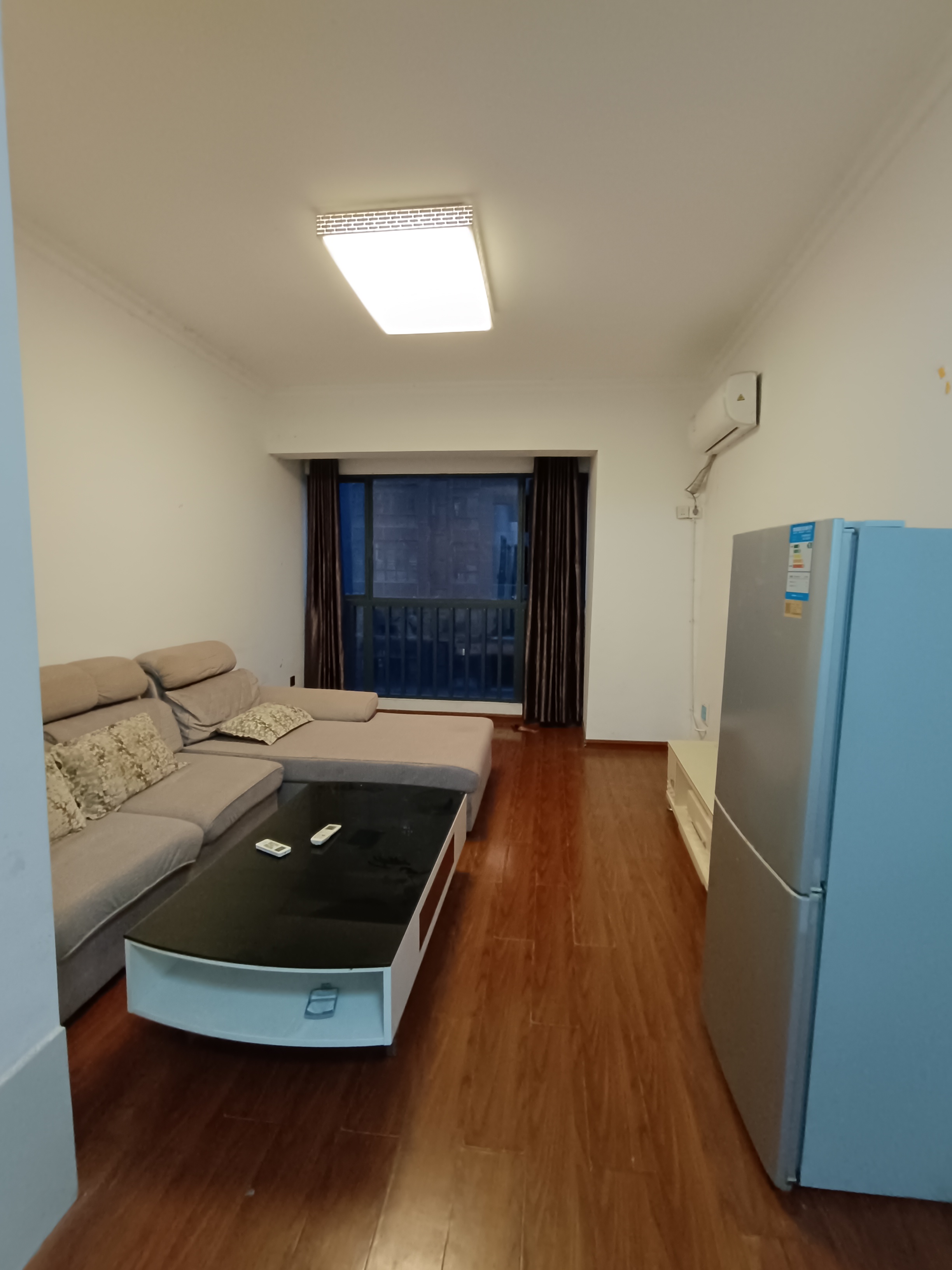 逸臣中央 1室0厅0卫 1700.0元/月 逸臣中央 1室0厅0卫 1700.0元/月室内图