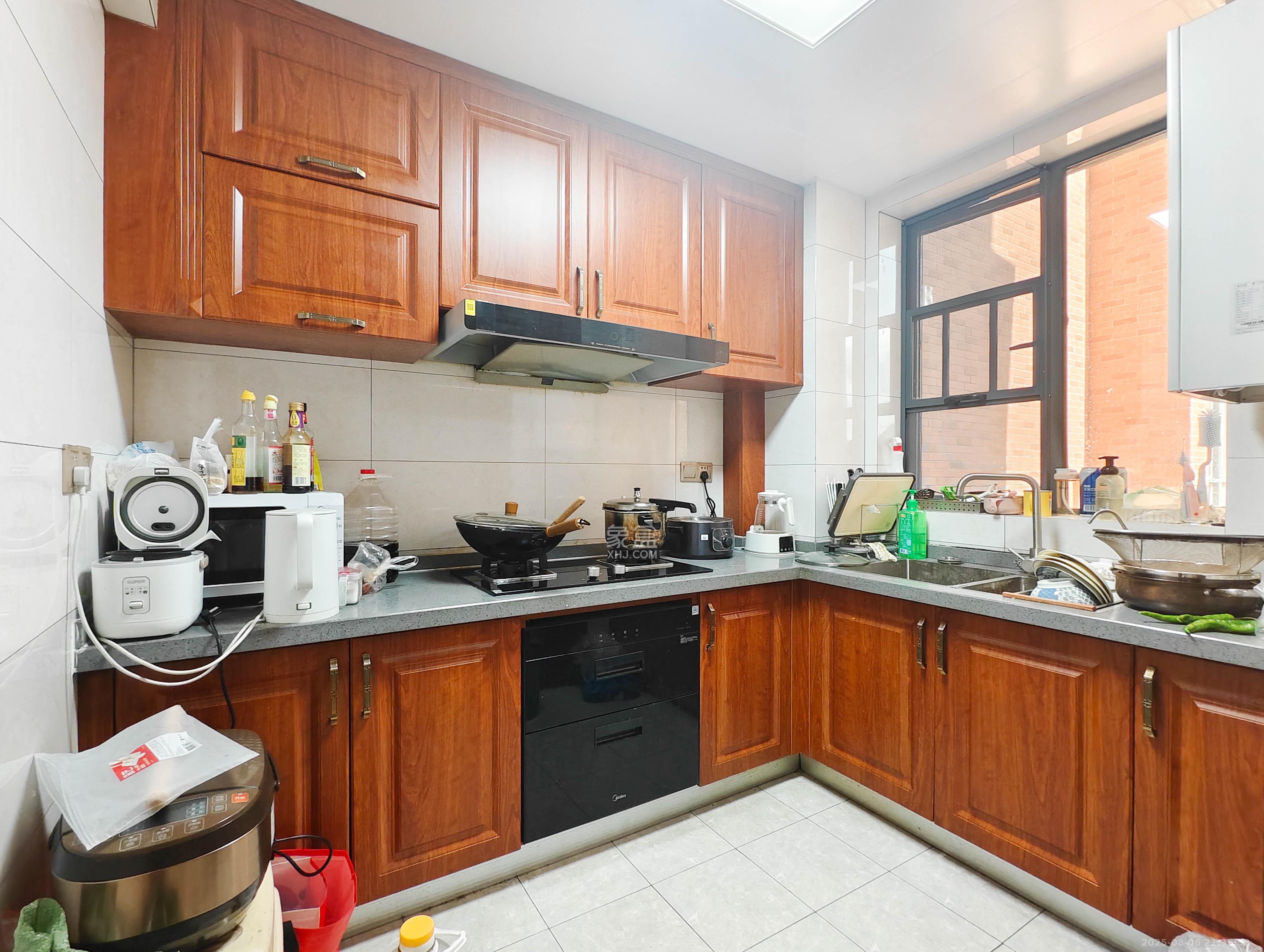 金谷豪庭  4室2厅2卫    78.0万 金谷豪庭  4室2厅2卫    78.0万厨房