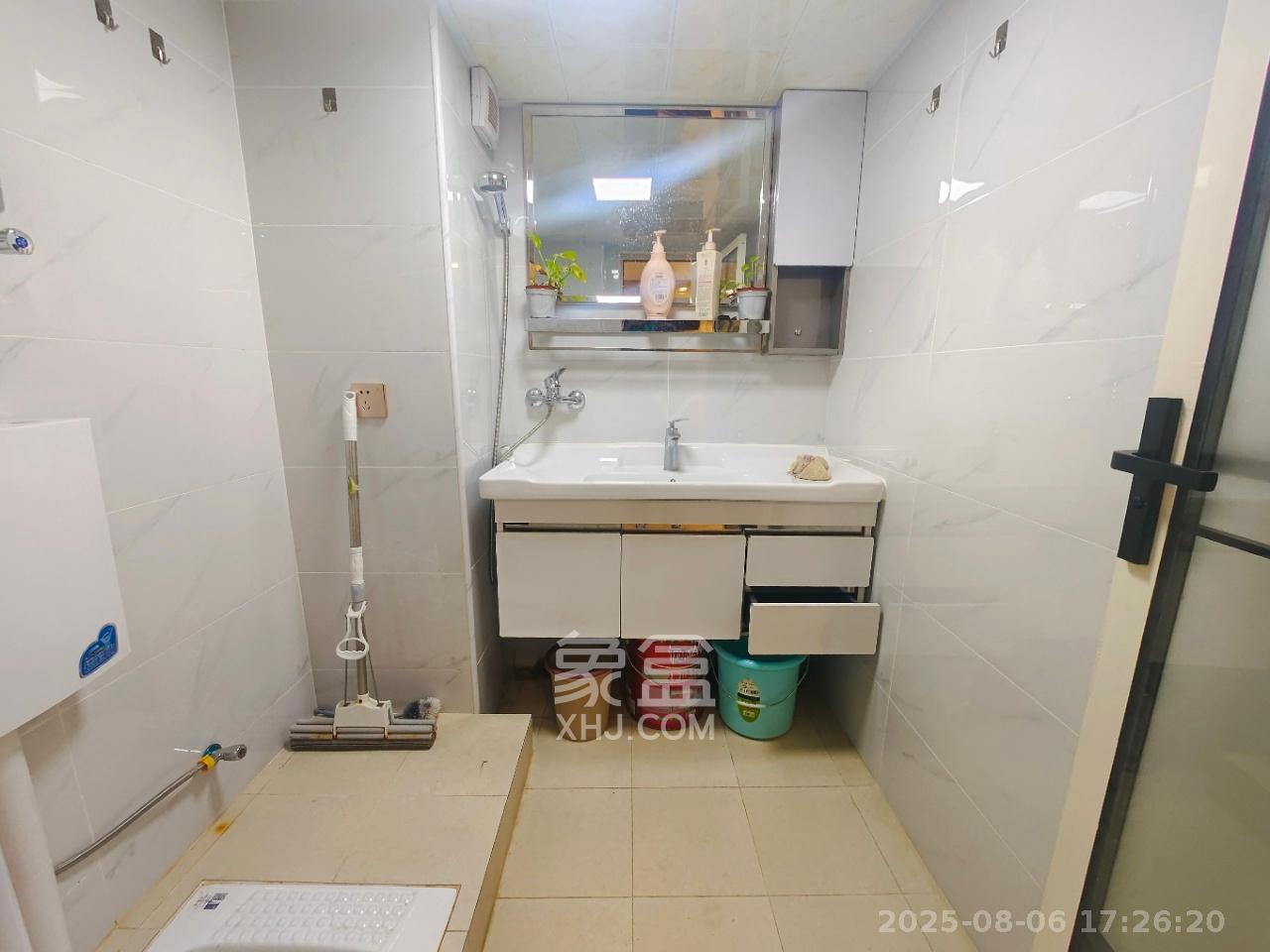 藏珑湖上公馆 1室1厅1卫 2300.0元/月 藏珑湖上公馆 1室1厅1卫 2300.0元/月室内图