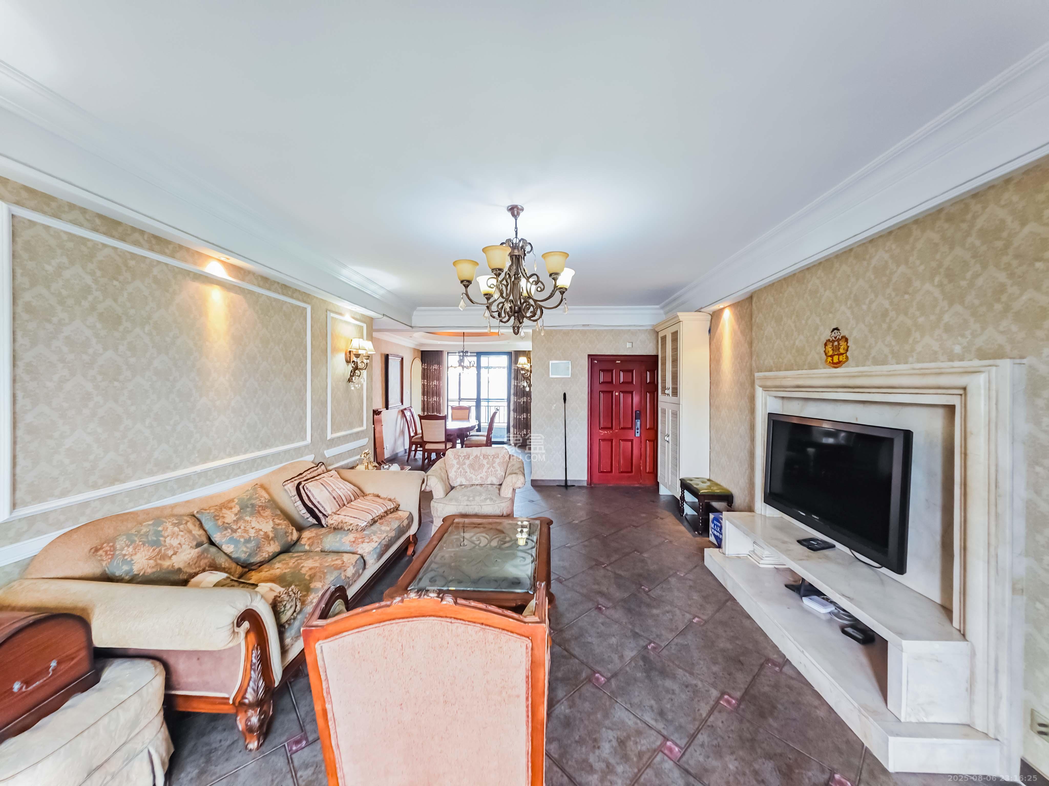 绿城桂花城  4室2厅2卫    195.0万客厅