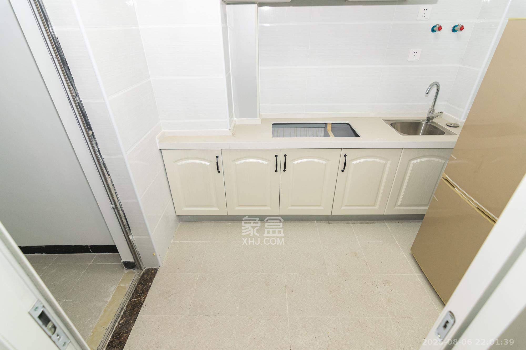 中粮自然天城 4室2厅1卫 108.0万 中粮自然天城 4室2厅1卫 108.0万厨房