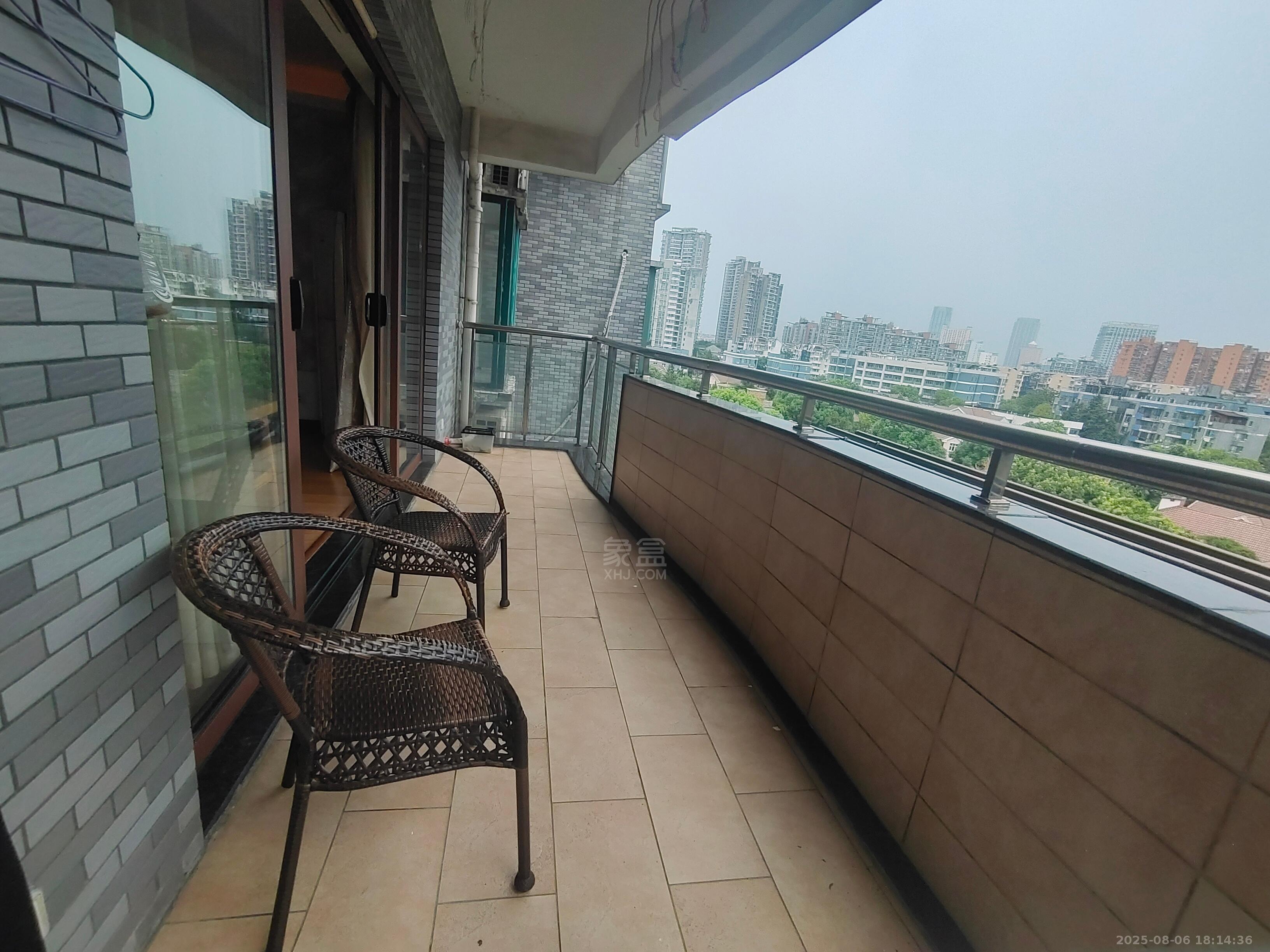 海创明珠花园 4室2厅2卫 3200.0元/月 海创明珠花园 4室2厅2卫 3200.0元/月室内图