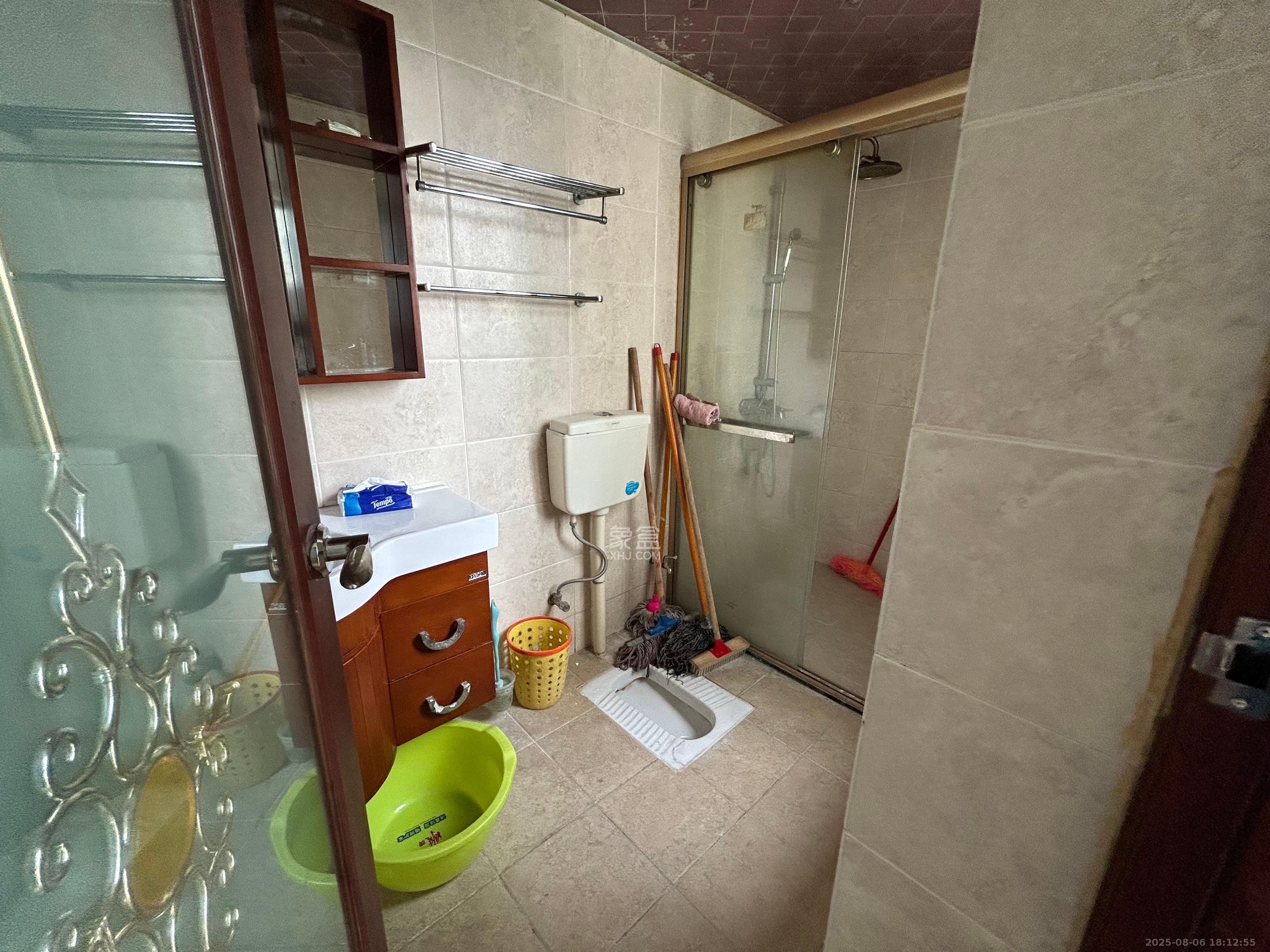 建鸿达华都(华都小户型及大华写字楼) 4室2厅3卫 7000.0元/月 建鸿达华都(华都小户型及大华写字楼) 4室2厅3卫 7000.0元/月室内图