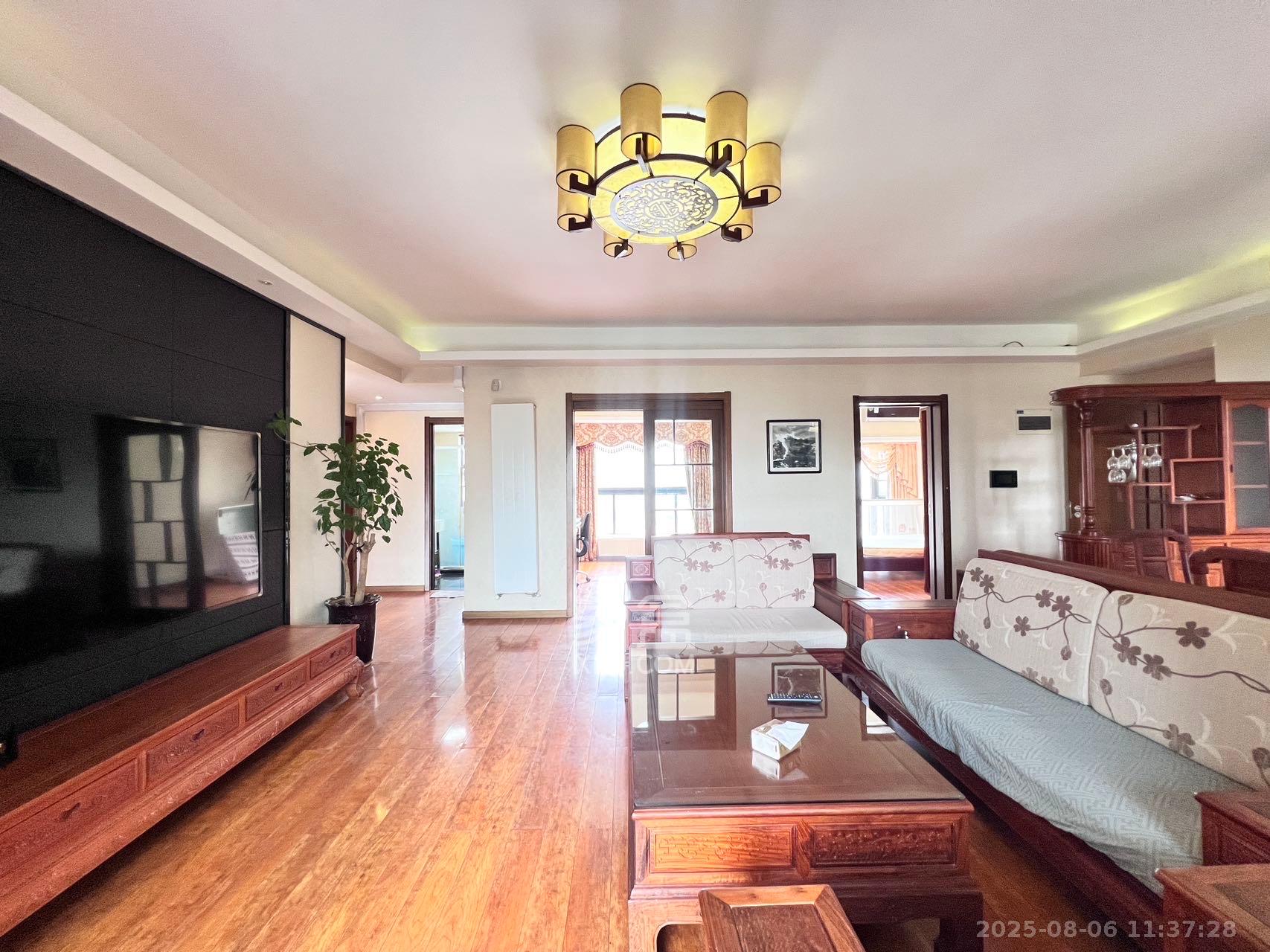 藏珑湖上国际花园 4室2厅2卫 4000.0元/月 藏珑湖上国际花园 4室2厅2卫 4000.0元/月室内图