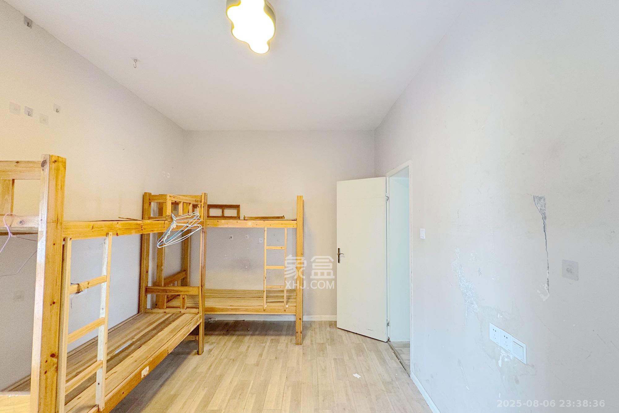 三王丽都  2室2厅1卫    140.0万 三王丽都  2室2厅1卫    140.0万卧室