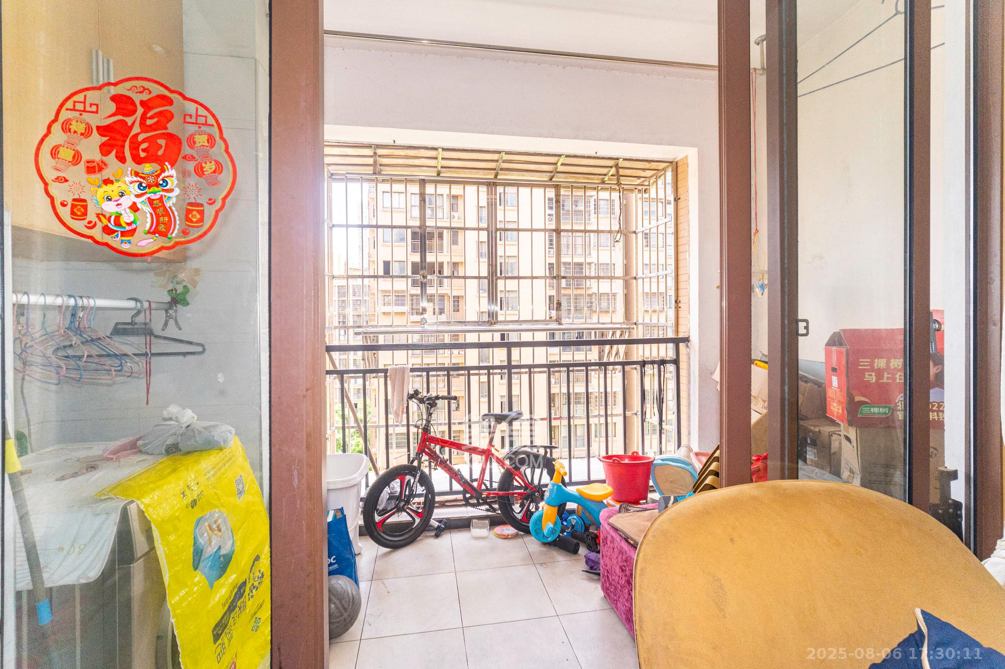 四季星城  3室2厅2卫    66.0万 四季星城  3室2厅2卫    66.0万阳台