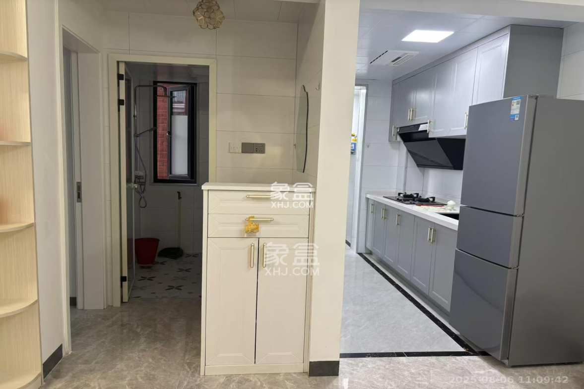 蔷薇国际 1室1厅1卫 1800.0元/月 蔷薇国际 1室1厅1卫 1800.0元/月室内图