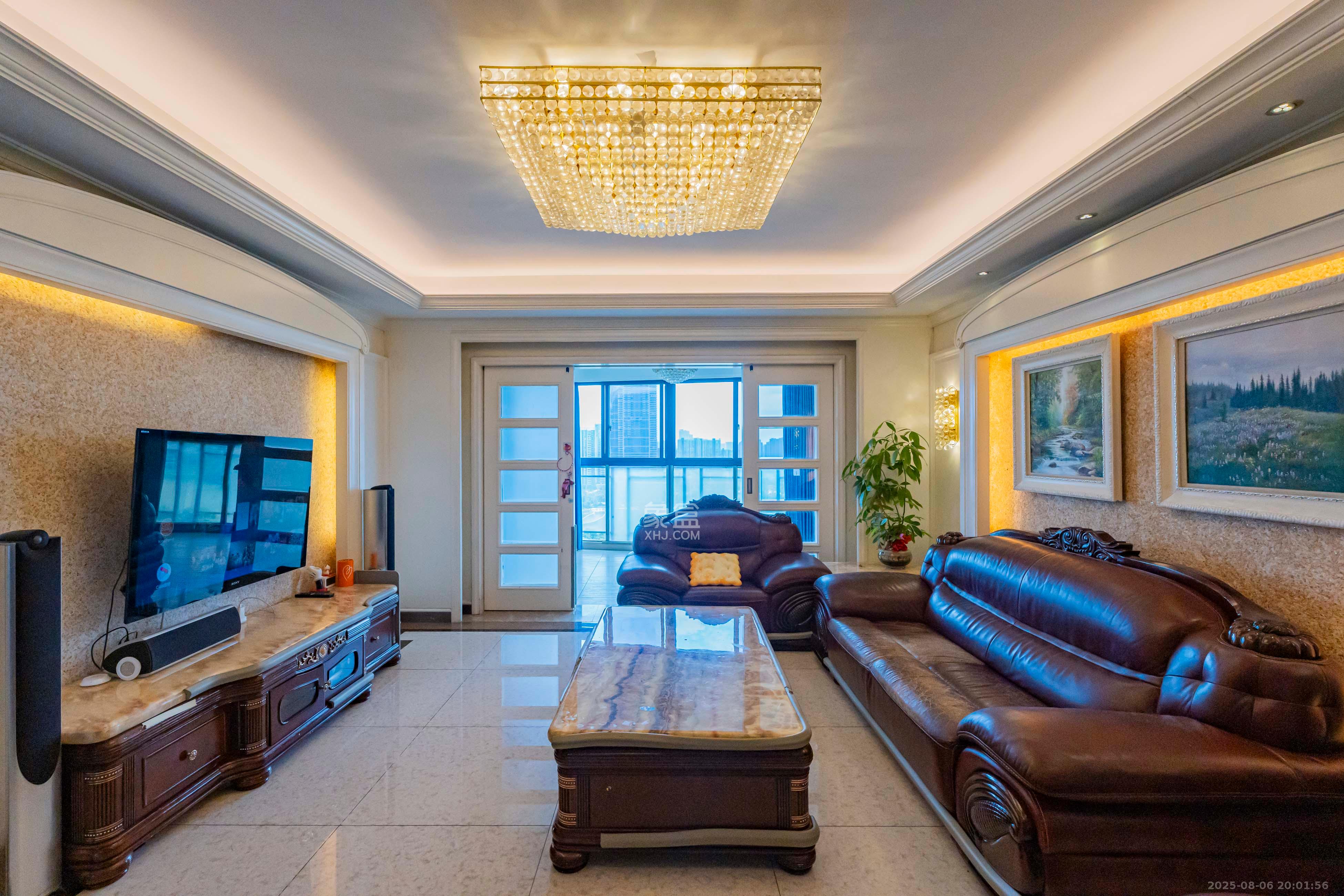 藏珑湖上国际花园  4室2厅2卫    300.0万 藏珑湖上国际花园  4室2厅2卫    300.0万客厅