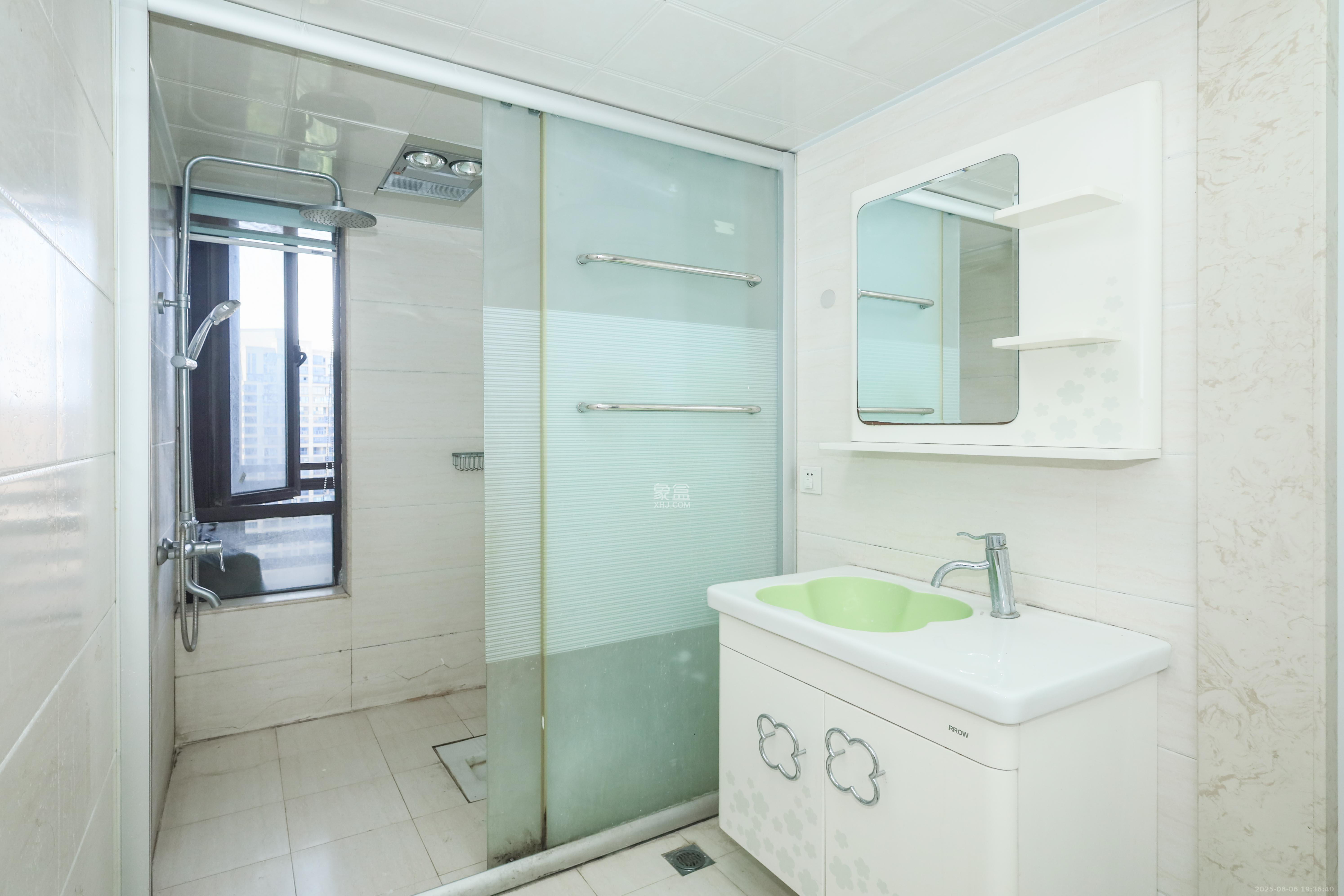 保利麓谷林语F区  3室2厅2卫    106.0万 保利麓谷林语F区  3室2厅2卫    106.0万卫生间