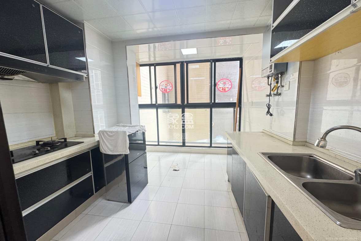 蓝山郡 4室2厅1卫 2500.0元/月 蓝山郡 4室2厅1卫 2500.0元/月室内图