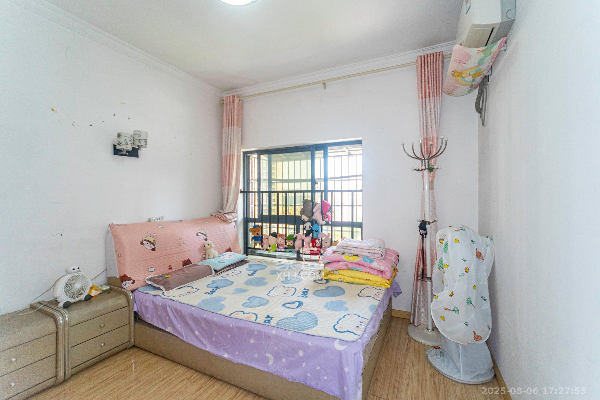 花样年华  4室2厅2卫    90.0万 花样年华  4室2厅2卫    90.0万卧室