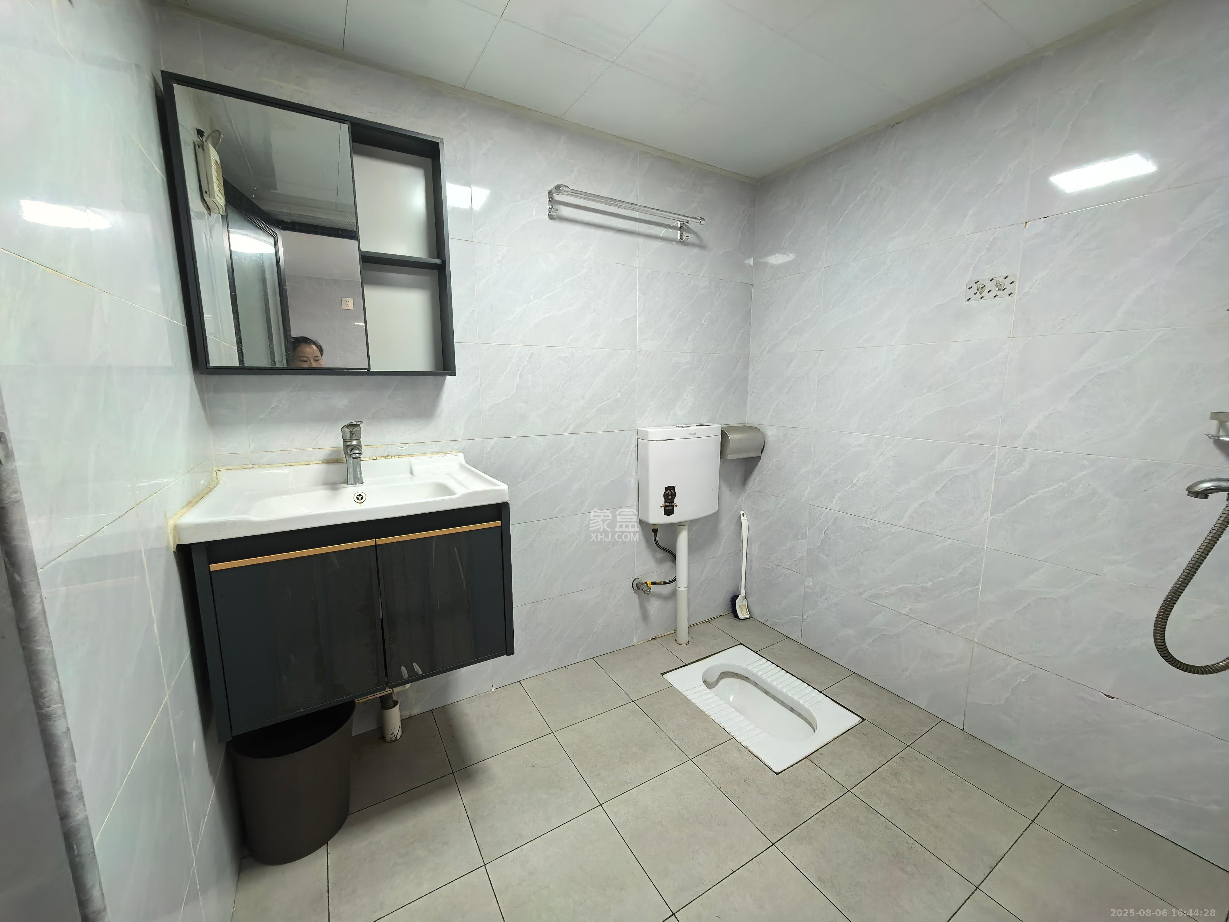 华润置地广场二期 2室2厅1卫 3500.0元/月 华润置地广场二期 2室2厅1卫 3500.0元/月室内图