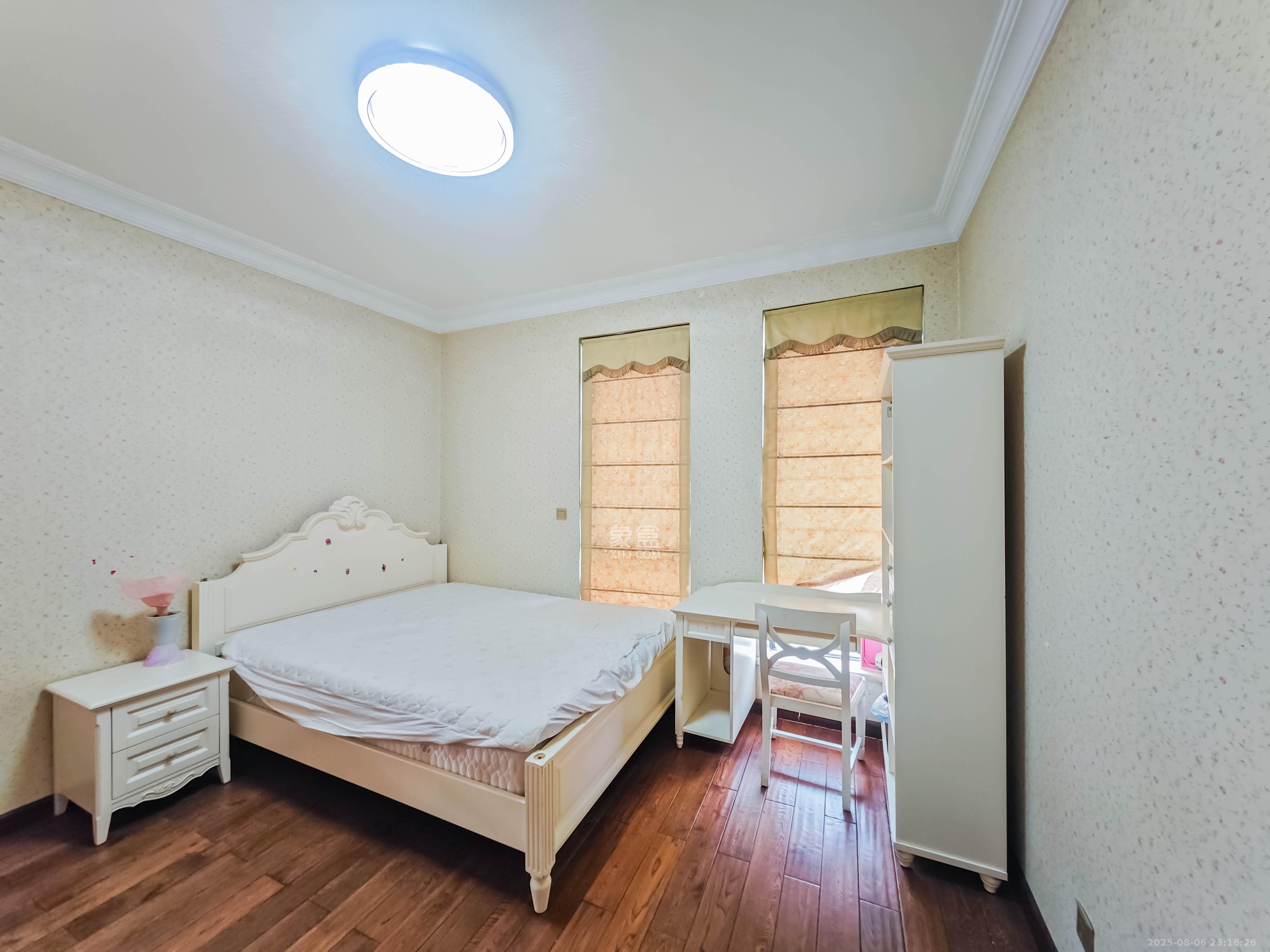 绿城桂花城  4室2厅2卫    195.0万卧室