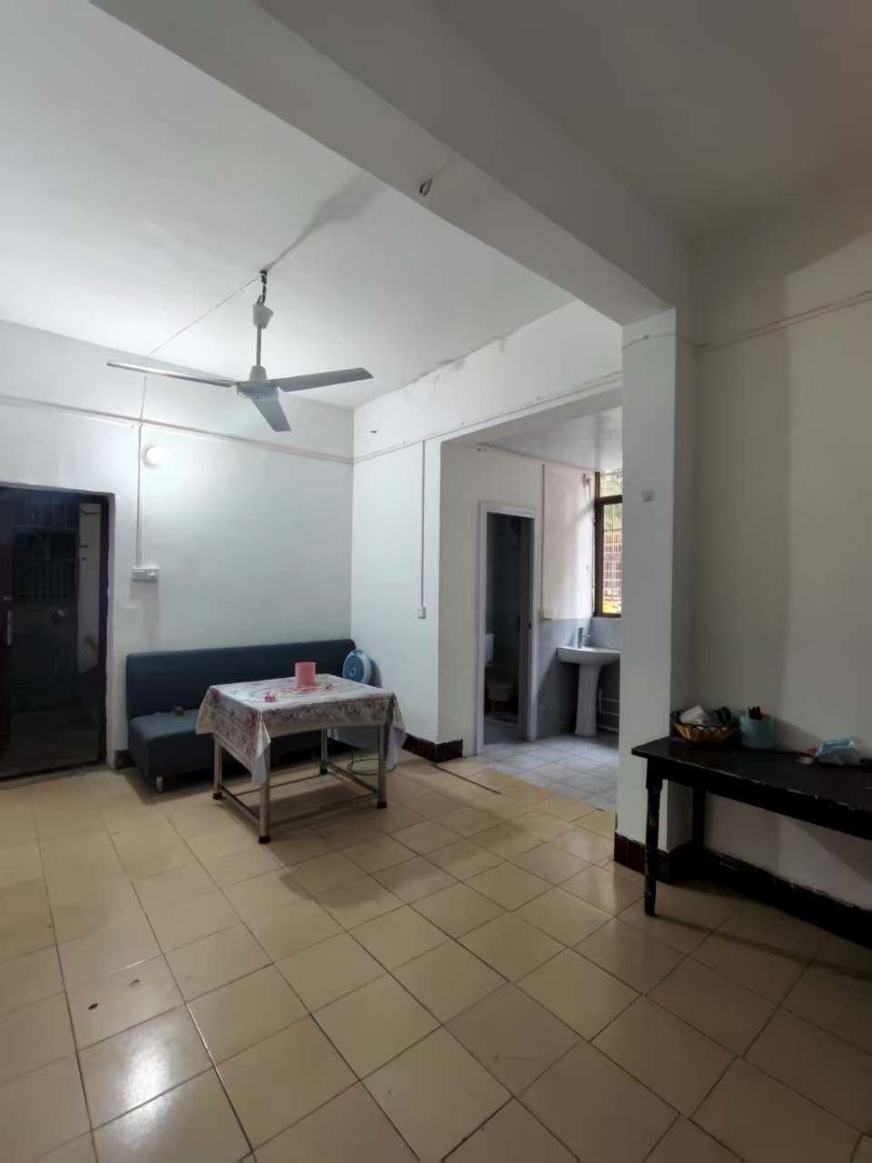 娄底技师学院家属院  1室1厅1卫    1100.0元/月