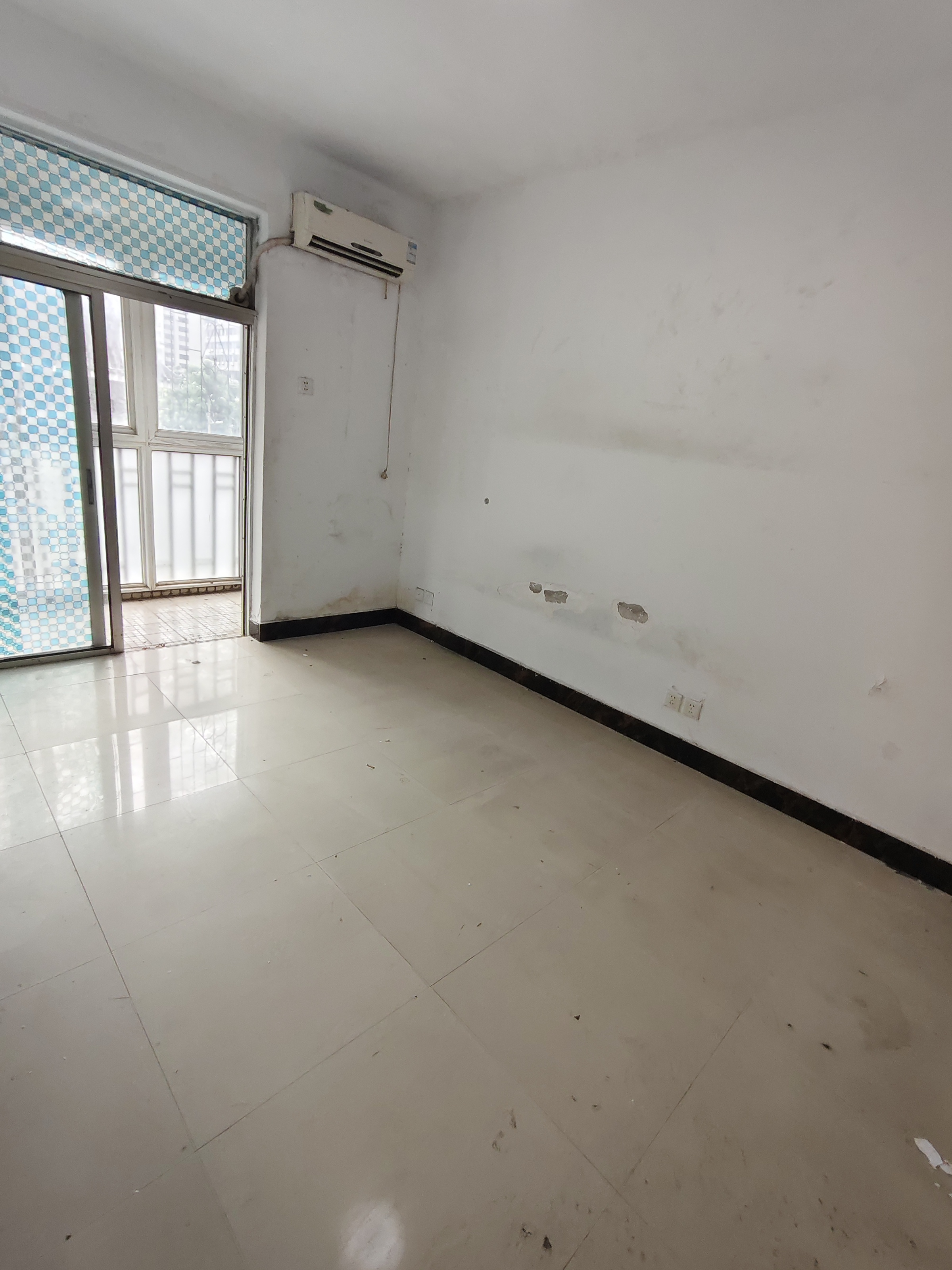 九都大厦 3室2厅2卫 2800.0元/月 九都大厦 3室2厅2卫 2800.0元/月室内图