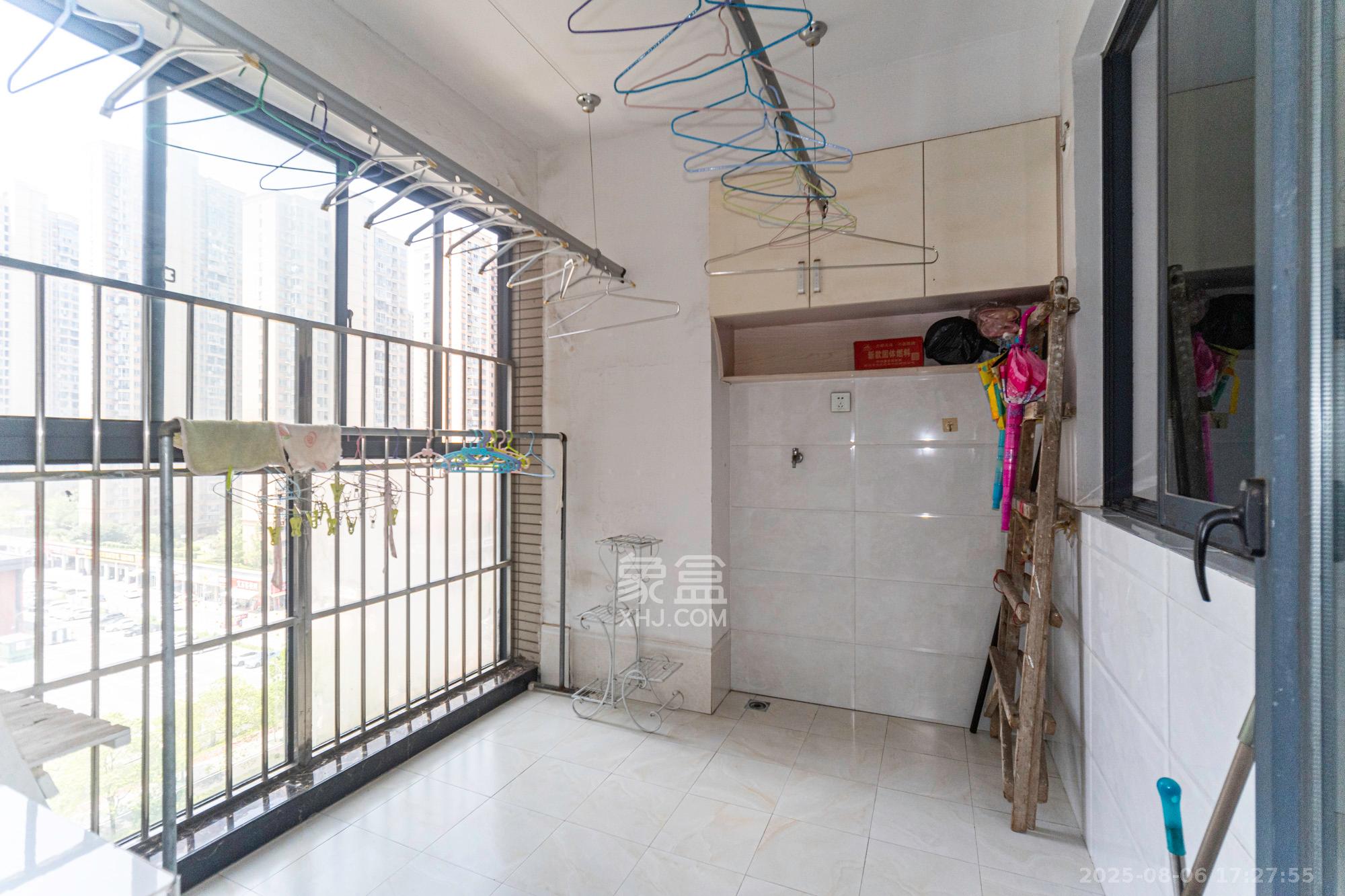 花样年华  4室2厅2卫    90.0万 花样年华  4室2厅2卫    90.0万阳台