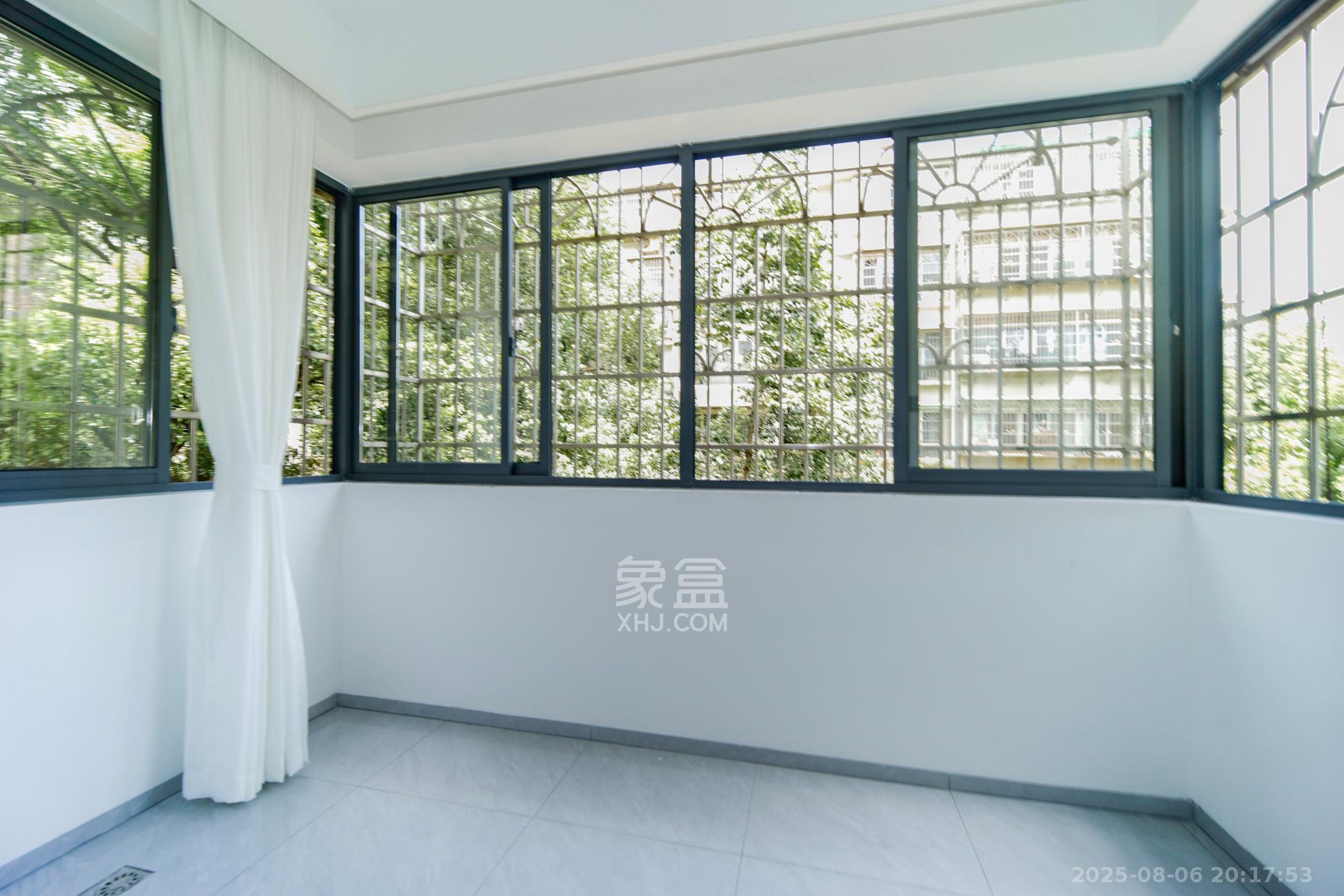 绿荫家园  3室2厅2卫    66.8万阳台