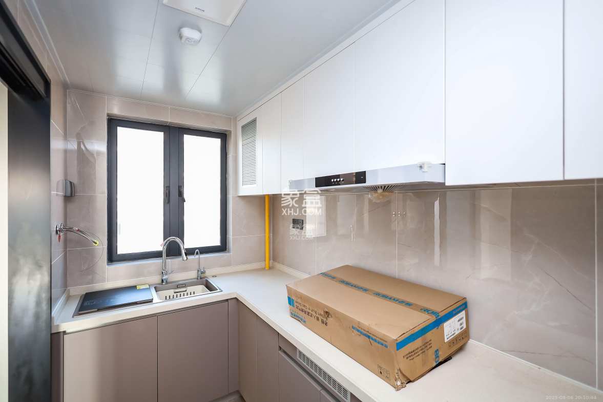 招商雍山湖 4室2厅2卫 3600.0元/月 招商雍山湖 4室2厅2卫 3600.0元/月室内图