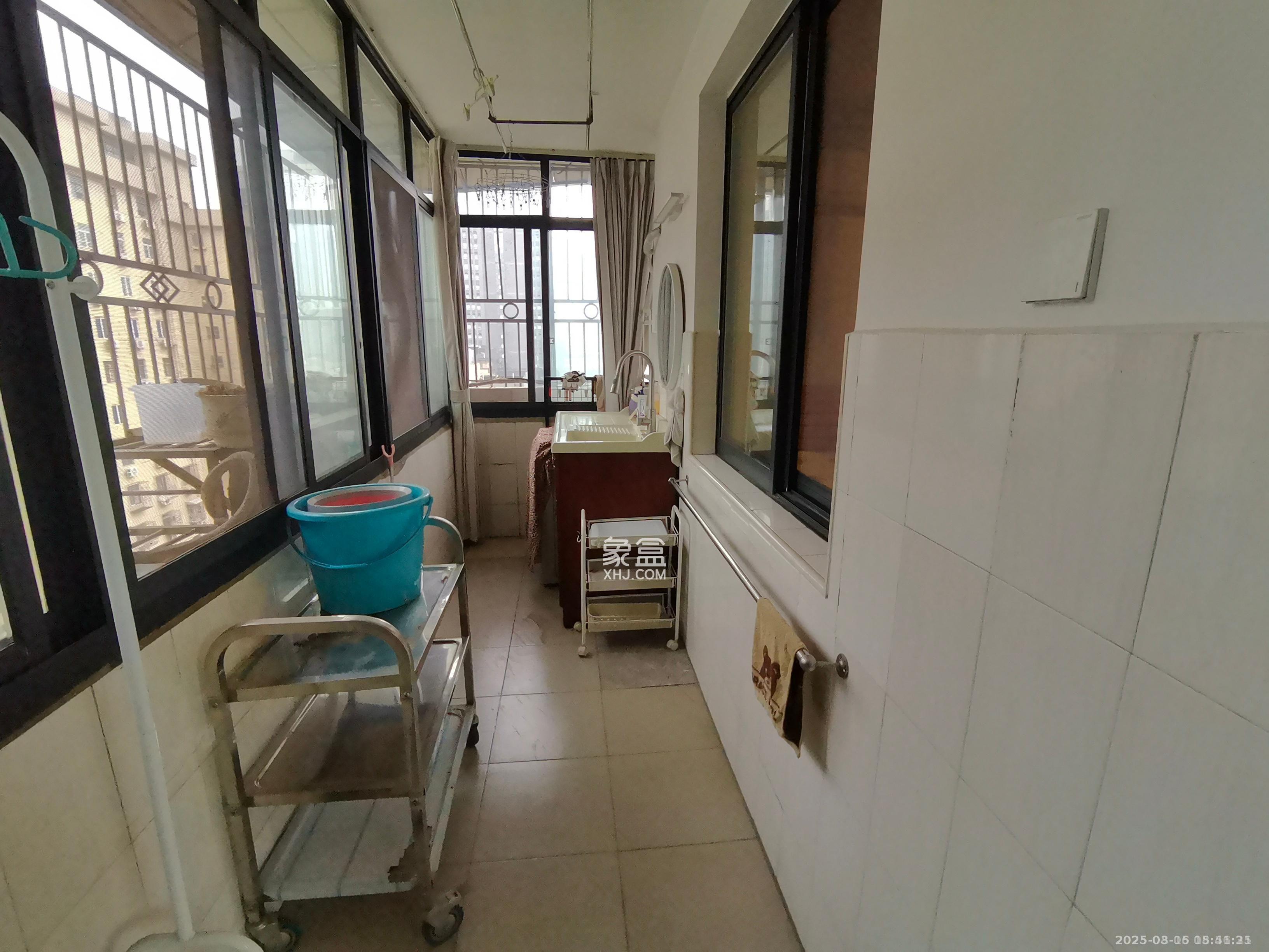 颐美园 4室1厅1卫 3200.0元/月 颐美园 4室1厅1卫 3200.0元/月室内图