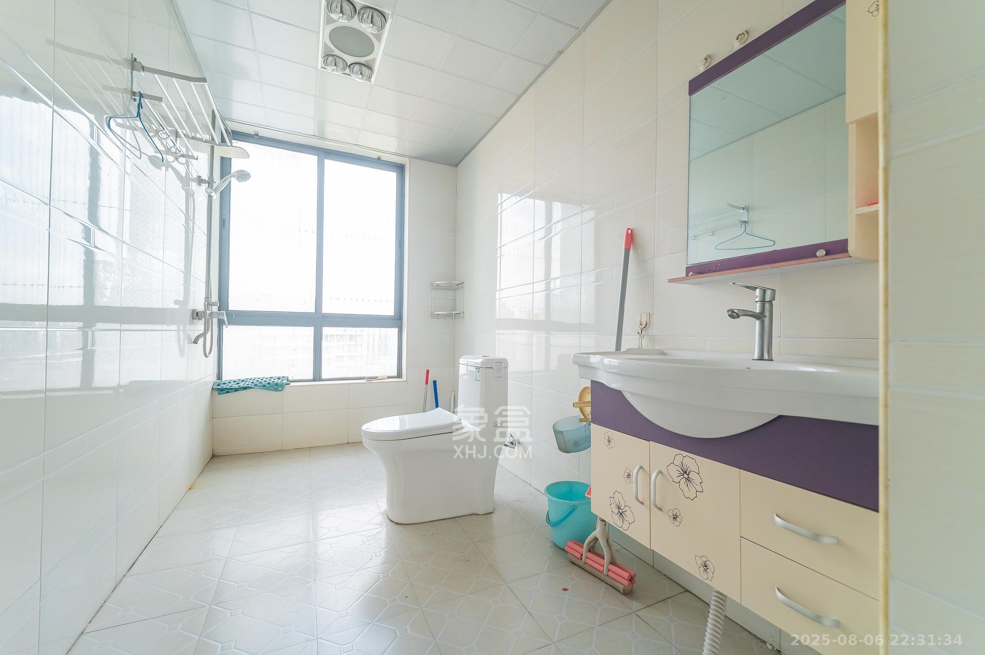 恒基凯旋门一二期  4室2厅2卫    139.0万 恒基凯旋门一二期  4室2厅2卫    139.0万卫生间