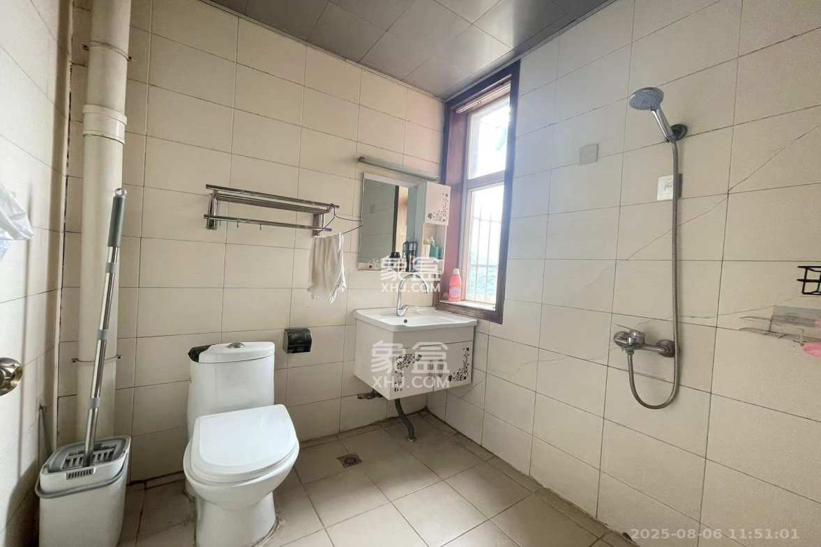 山水人家三期  3室2厅2卫    1500.0元/月 山水人家三期  3室2厅2卫    1500.0元/月室内图