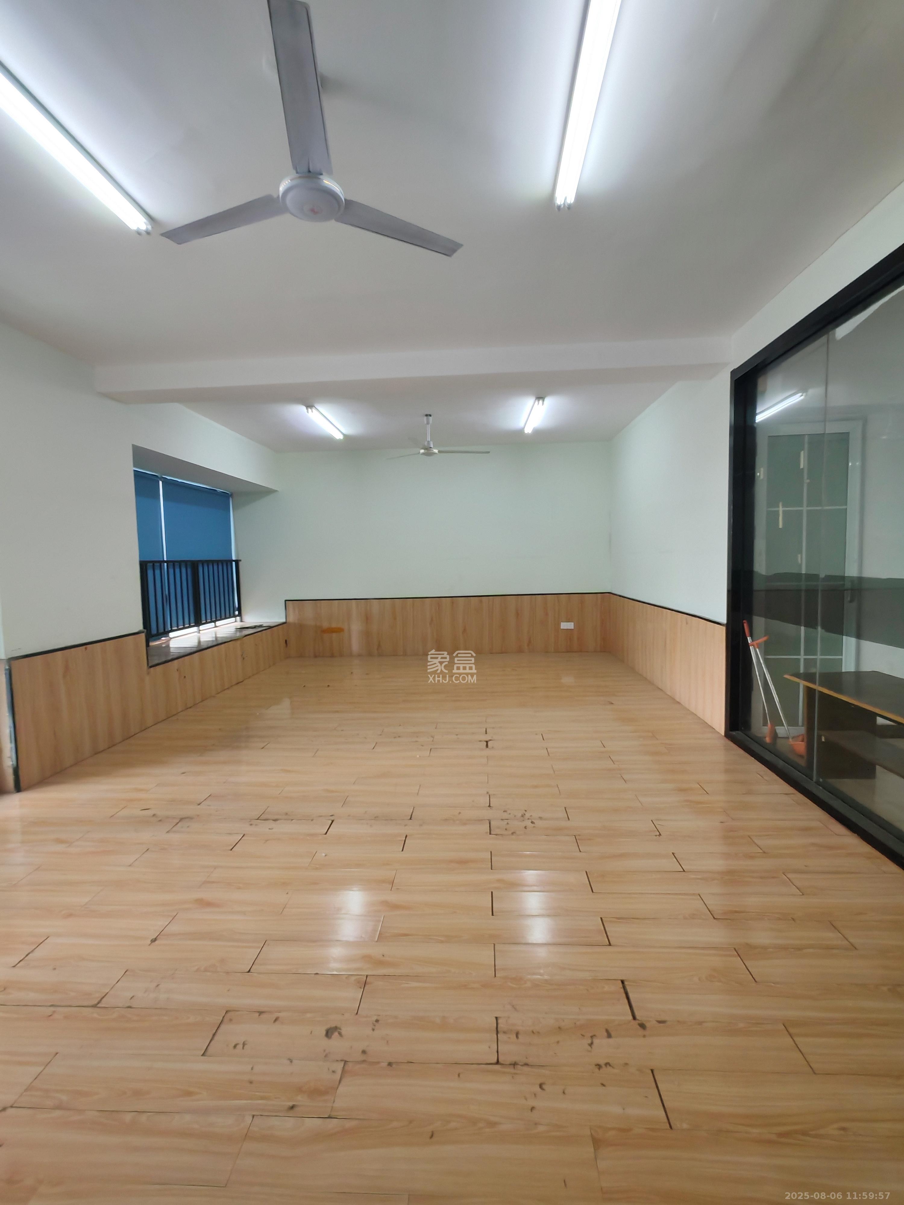 南枫时光 4室2厅2卫 3500.0元/月 南枫时光 4室2厅2卫 3500.0元/月室内图