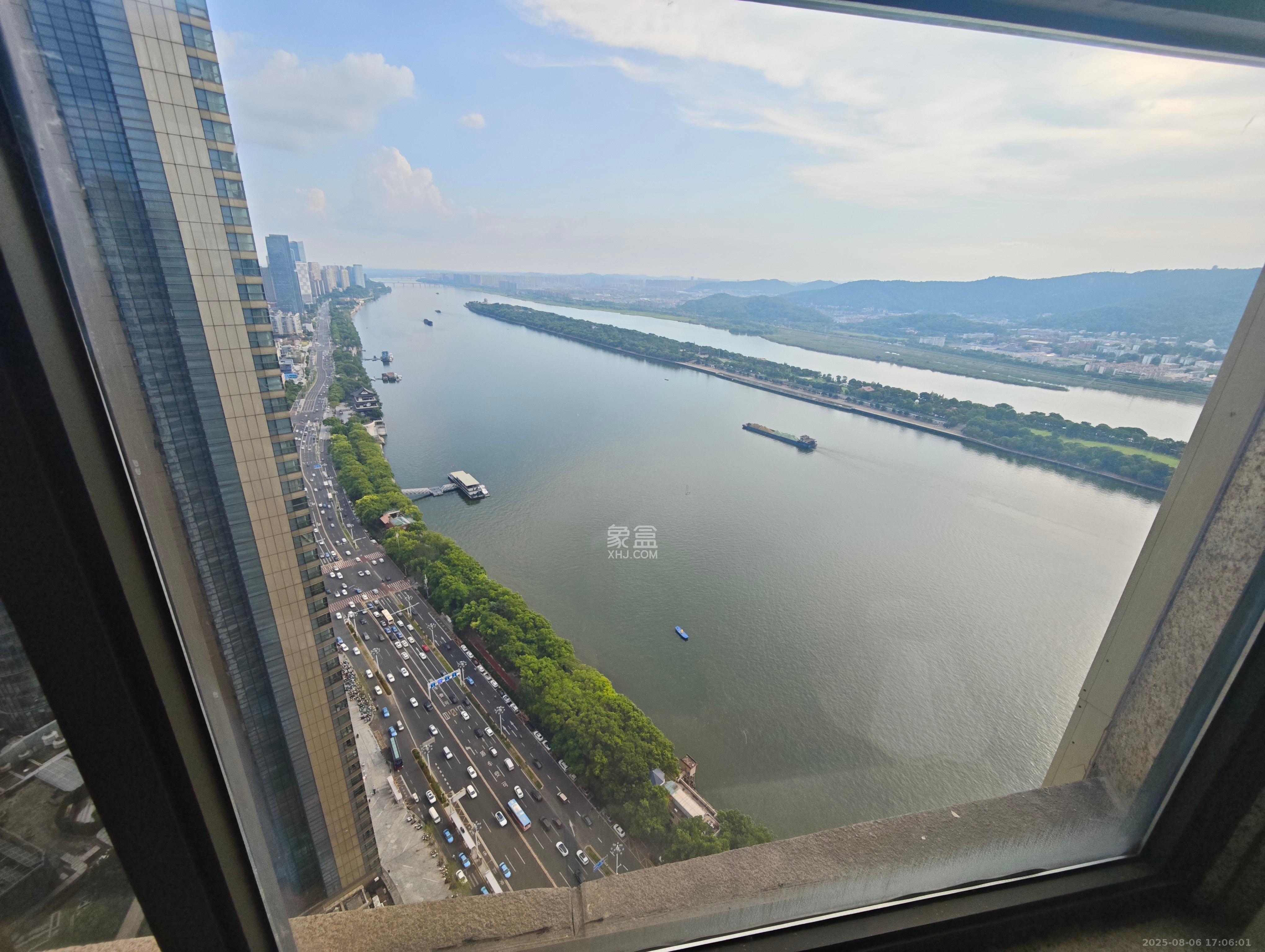 华远华中心  4室2厅4卫    15000.0元/月 华远华中心  4室2厅4卫    15000.0元/月室内图1