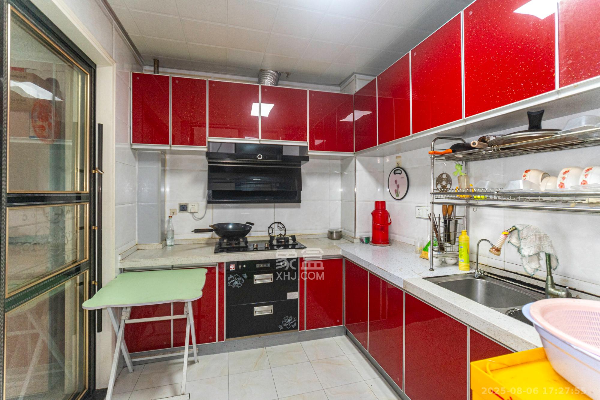 花样年华  4室2厅2卫    90.0万 花样年华  4室2厅2卫    90.0万厨房