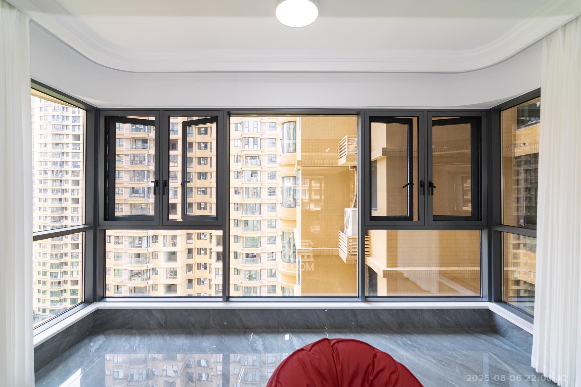 三润城（三润星城）  4室2厅2卫    125.3万阳台