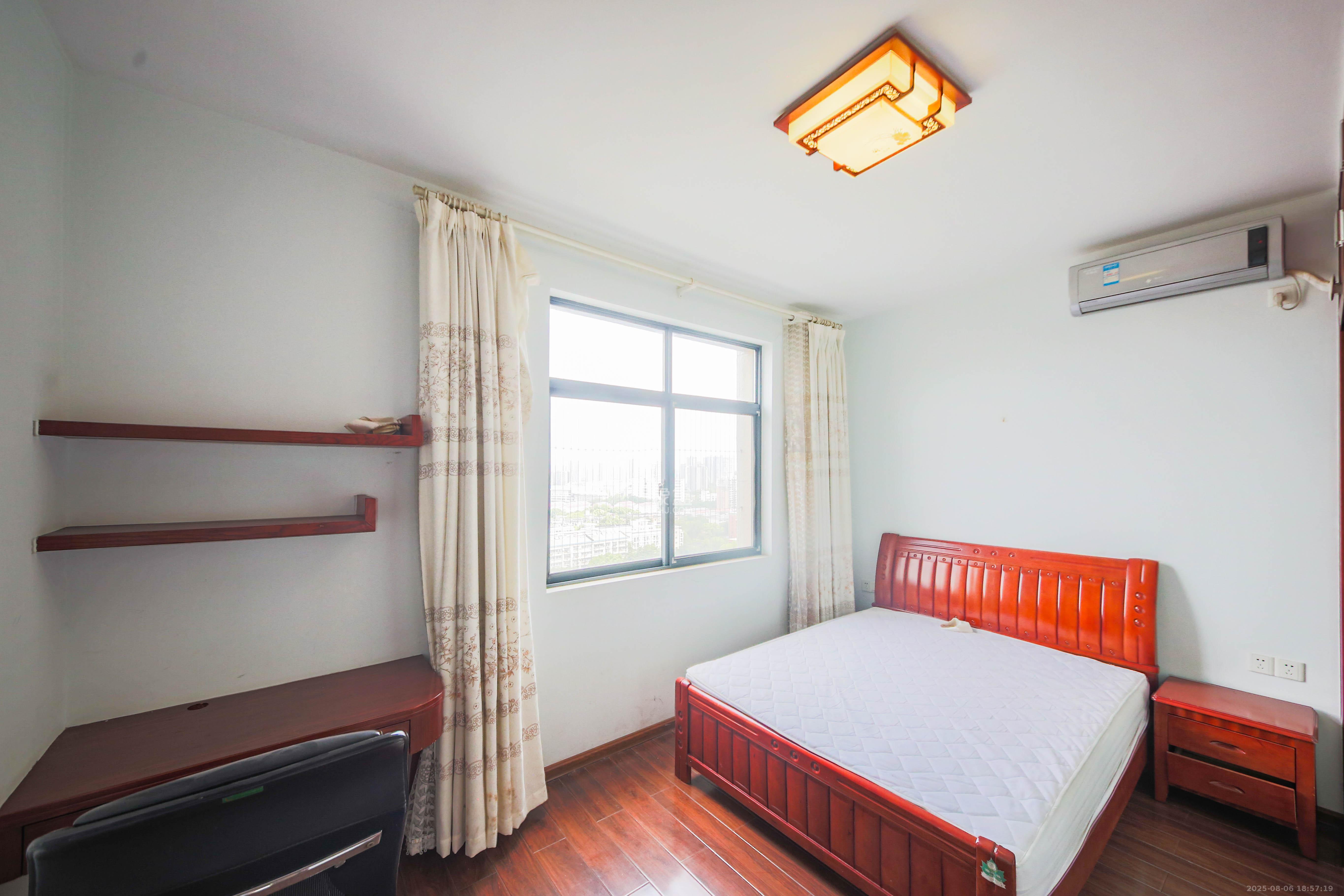 青园 3室2厅2卫 140.0万 青园 3室2厅2卫 140.0万卧室