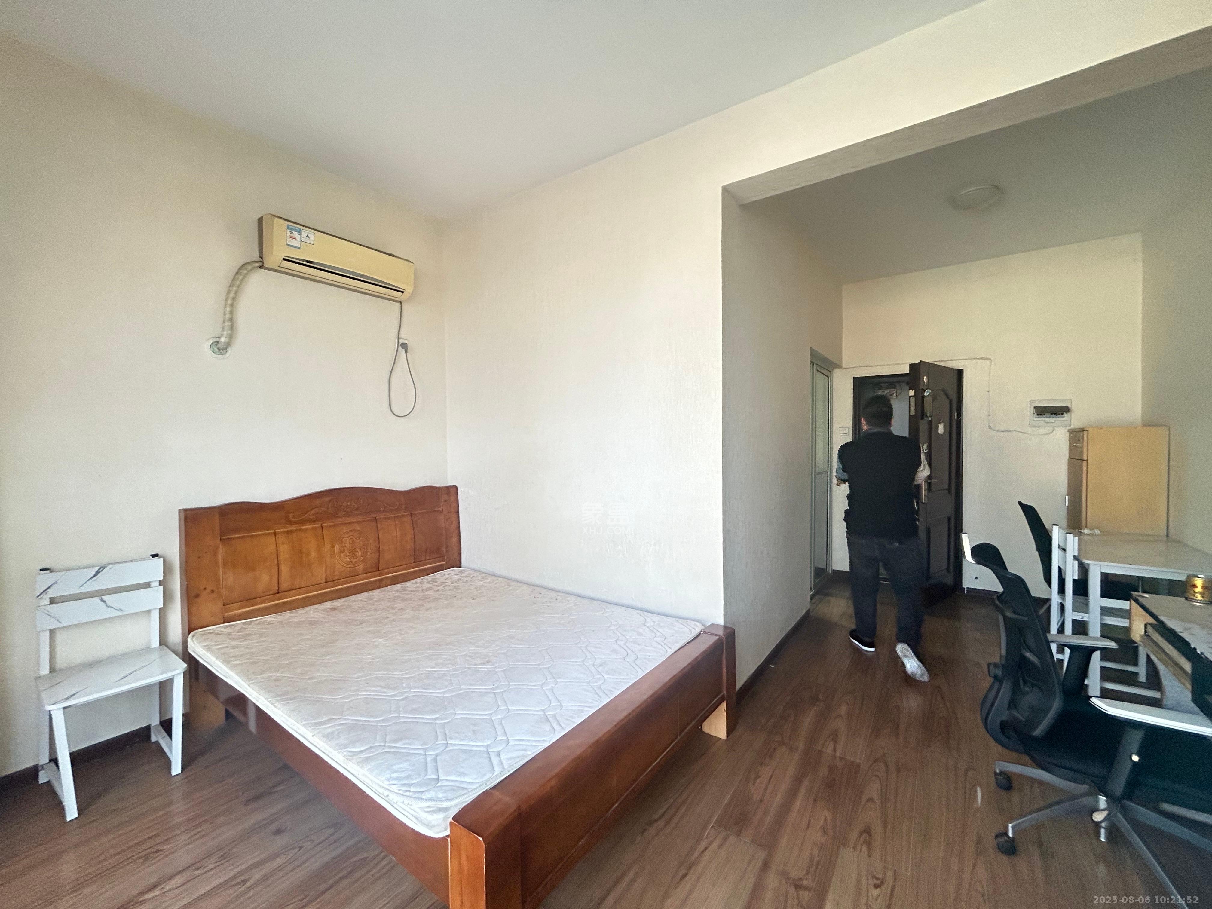 红星国际星城  1室1厅1卫    1200.0元/月 红星国际星城  1室1厅1卫    1200.0元/月