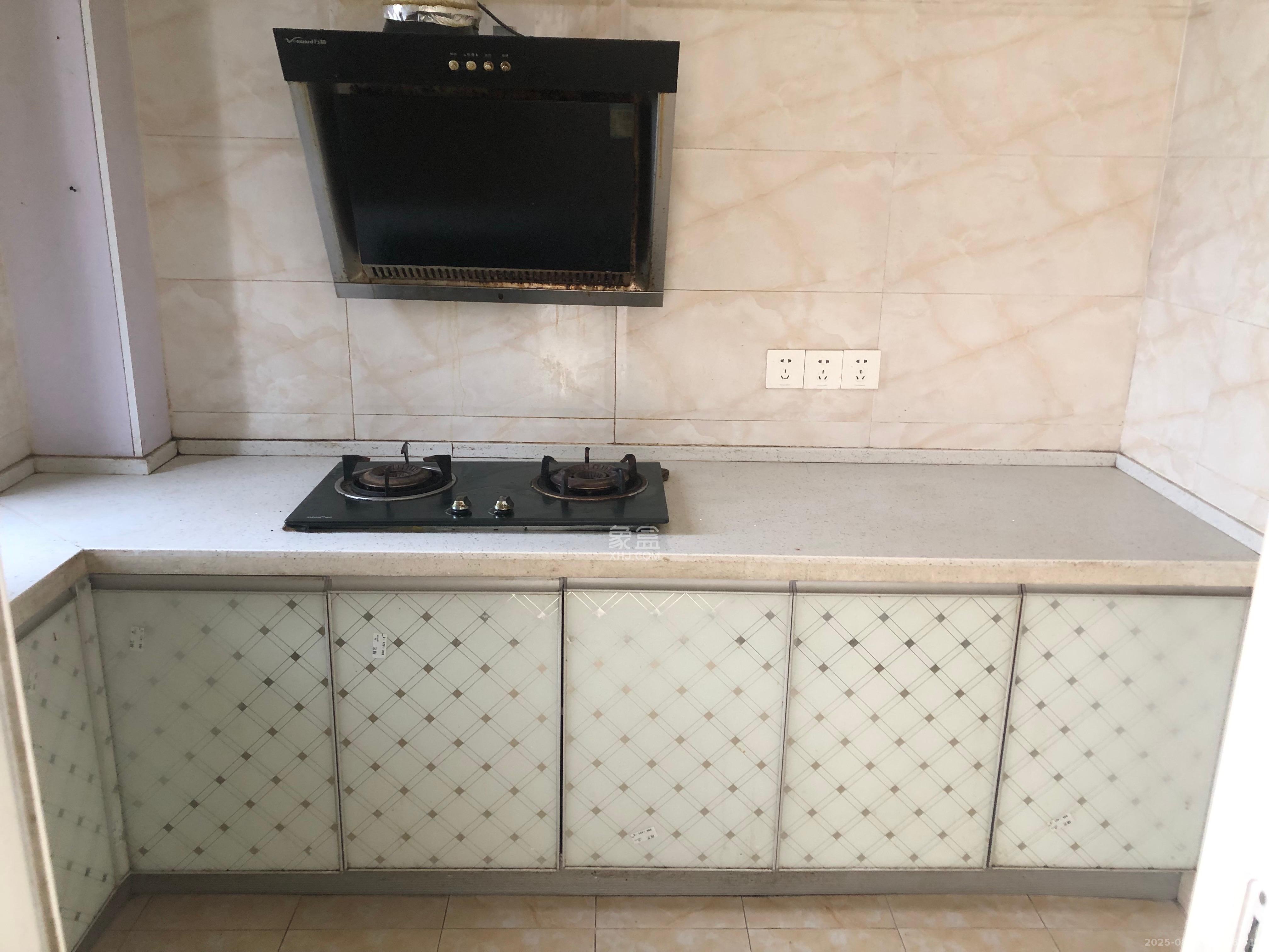 阳光城尚东湾学园区 3室2厅2卫 2300.0元/月 阳光城尚东湾学园区 3室2厅2卫 2300.0元/月室内图