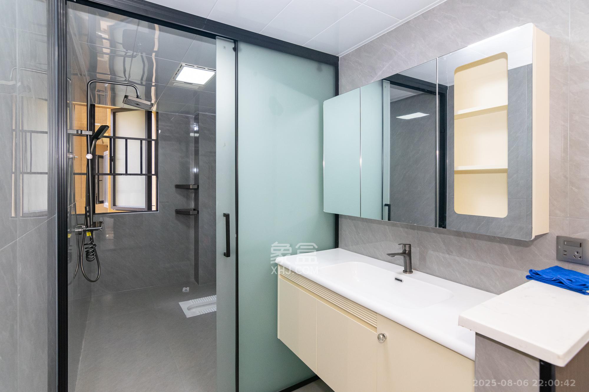 三润城（三润星城）  4室2厅2卫    125.3万卧室