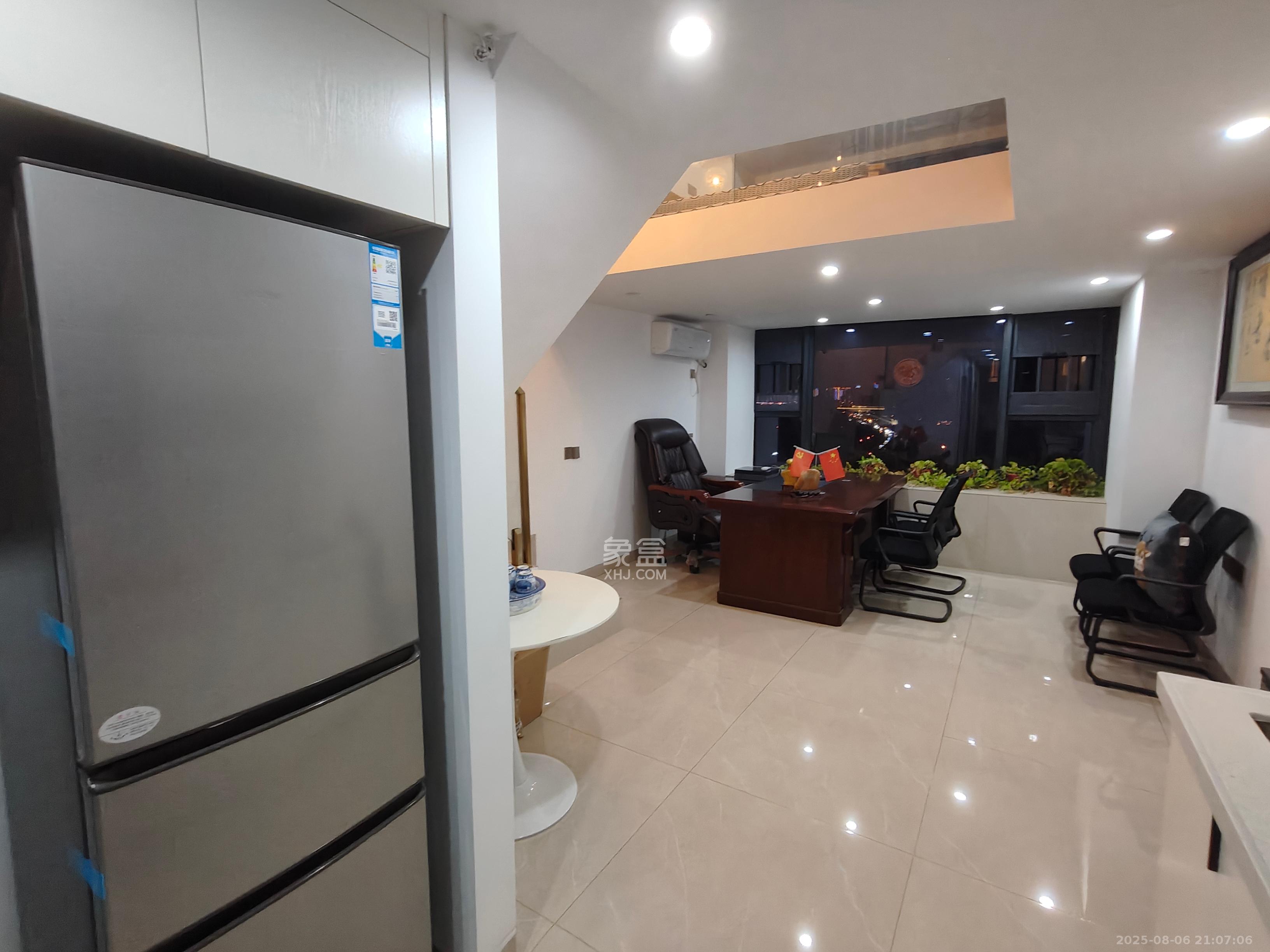 长燃润和天地(长润小区印湘江) 2室2厅1卫 1800.0元/月 长燃润和天地(长润小区印湘江) 2室2厅1卫 1800.0元/月室内图