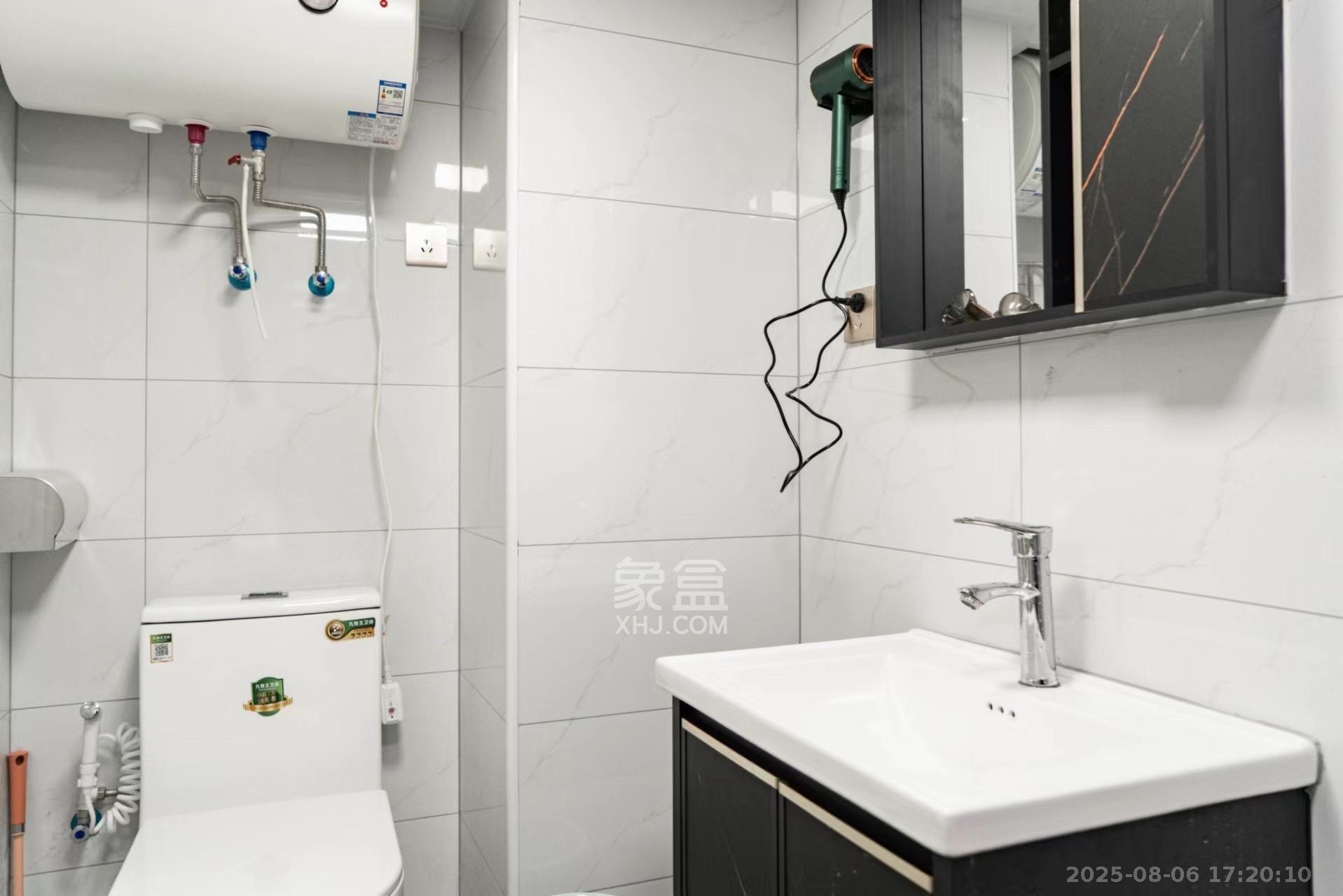 藏珑湖上公馆 1室1厅1卫 2600.0元/月 藏珑湖上公馆 1室1厅1卫 2600.0元/月室内图