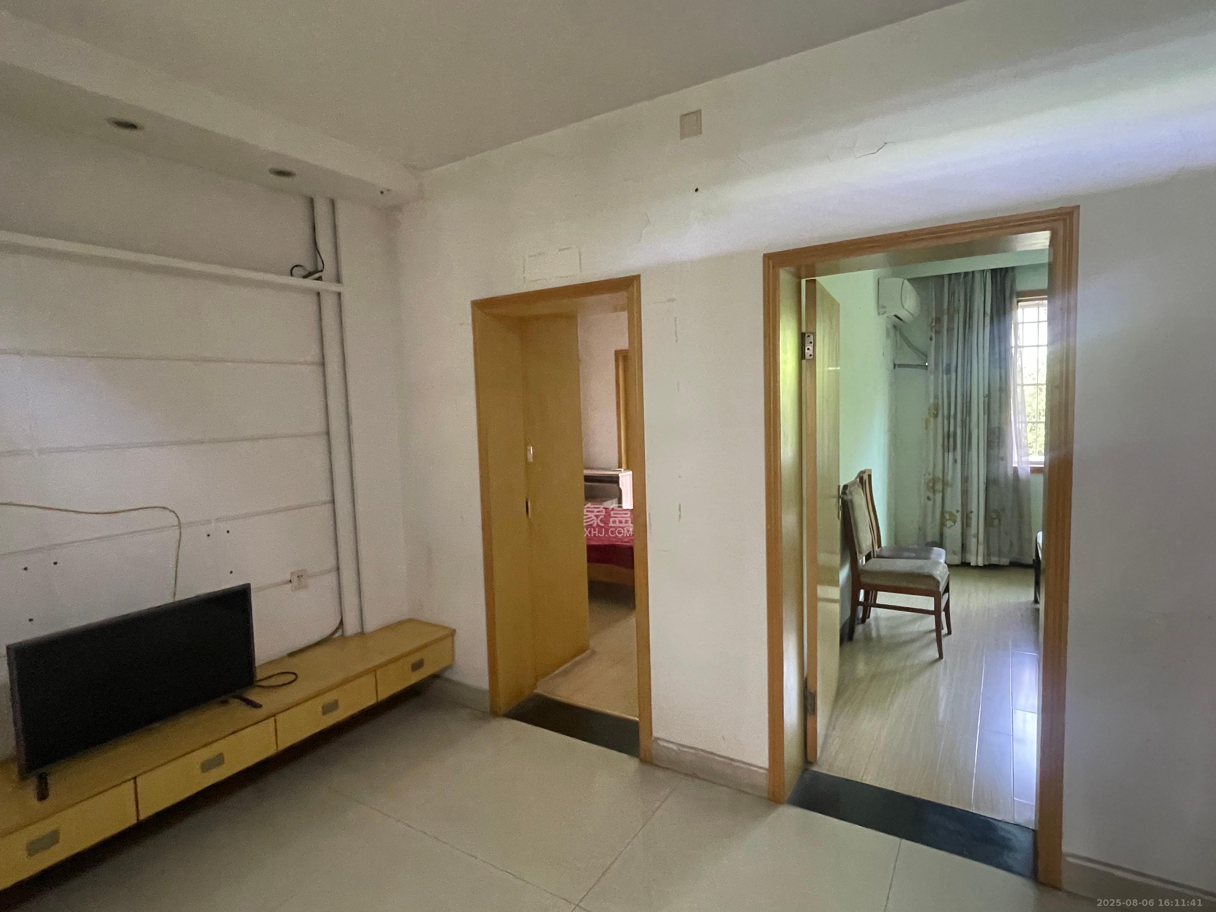 中南汽车世界 2室2厅1卫 1188.0元/月 中南汽车世界 2室2厅1卫 1188.0元/月室内图