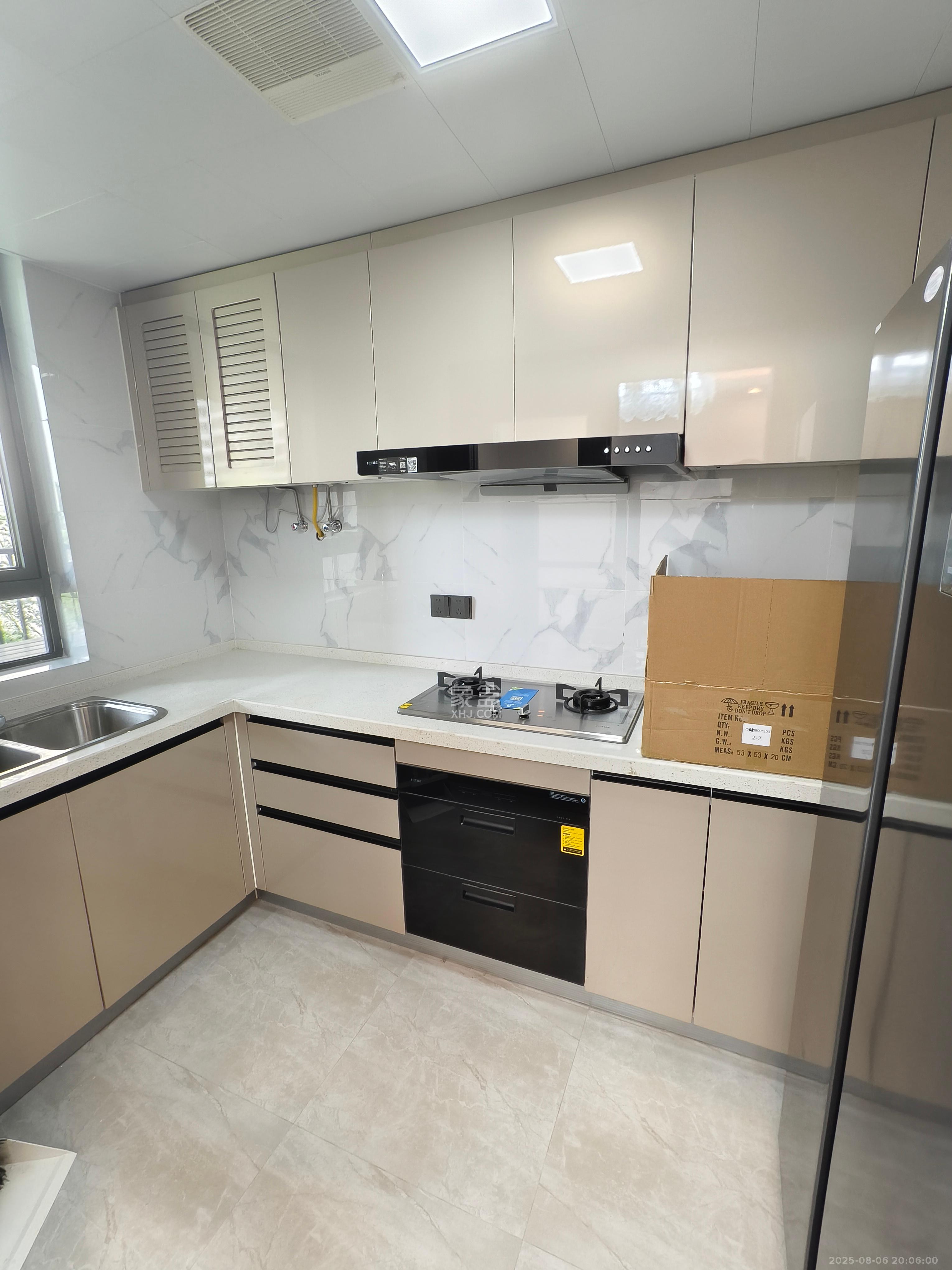 绿地V岛 4室2厅2卫 4200.0元/月 绿地V岛 4室2厅2卫 4200.0元/月室内图