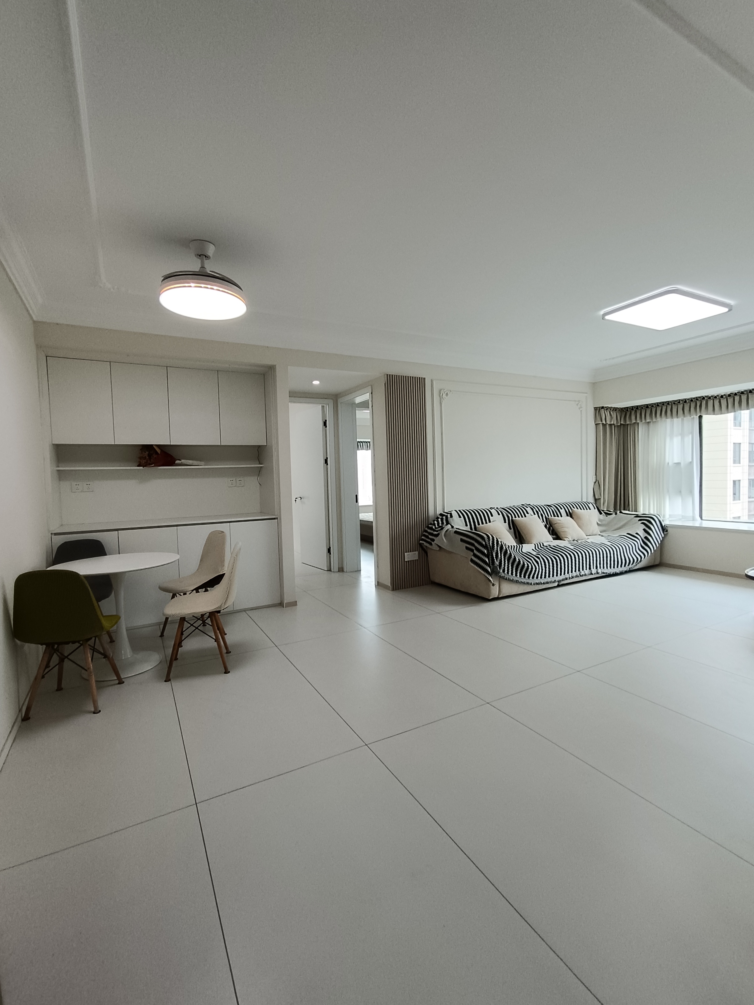 荣盛花语书苑 3室2厅1卫 2200.0元/月 荣盛花语书苑 3室2厅1卫 2200.0元/月室内图